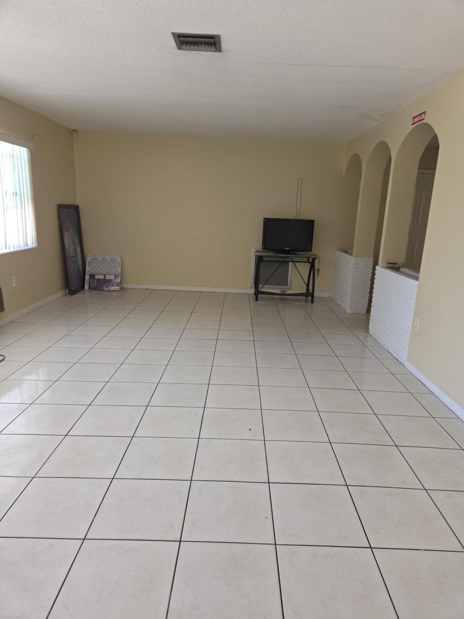 101 NW 188 Street Street, Miami, FL 33169, Miami - Photo 3