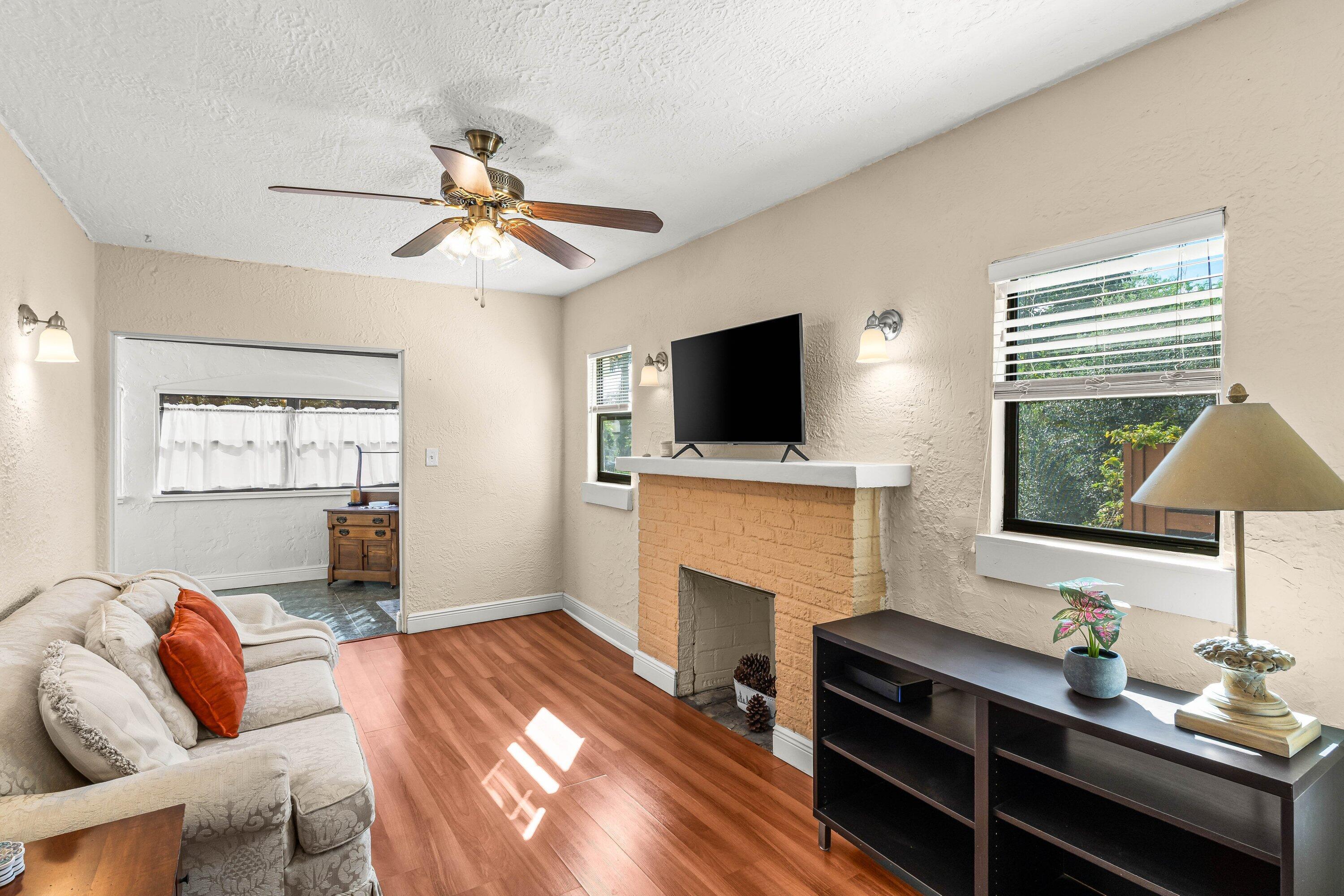 921 S M Street, Lake Worth Beach, FL 33460, Lake Worth Beach - Photo 3