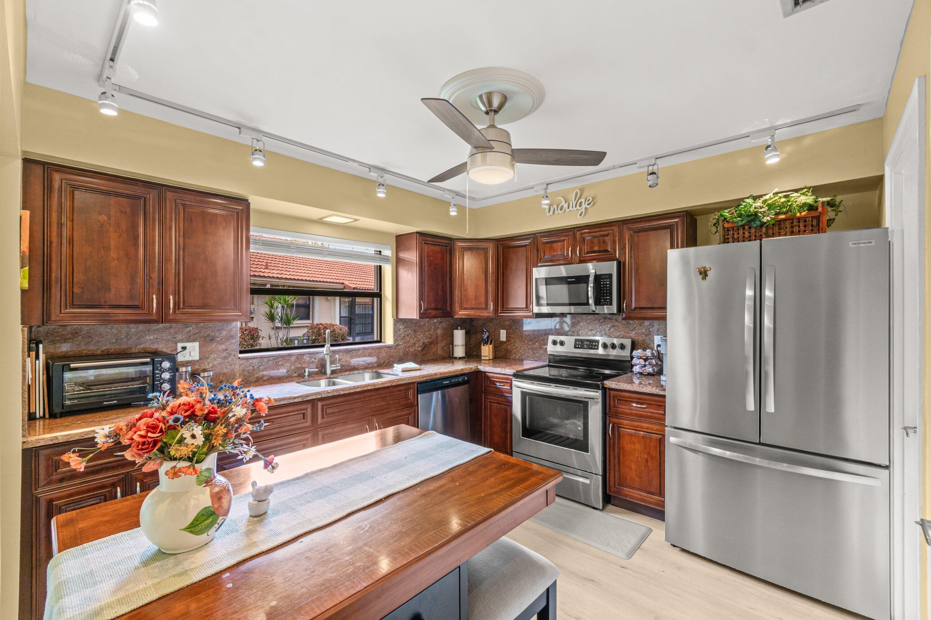 9885 Clusia Tree Drive A, Boynton Beach, FL 33436, Boynton Beach - Photo 2