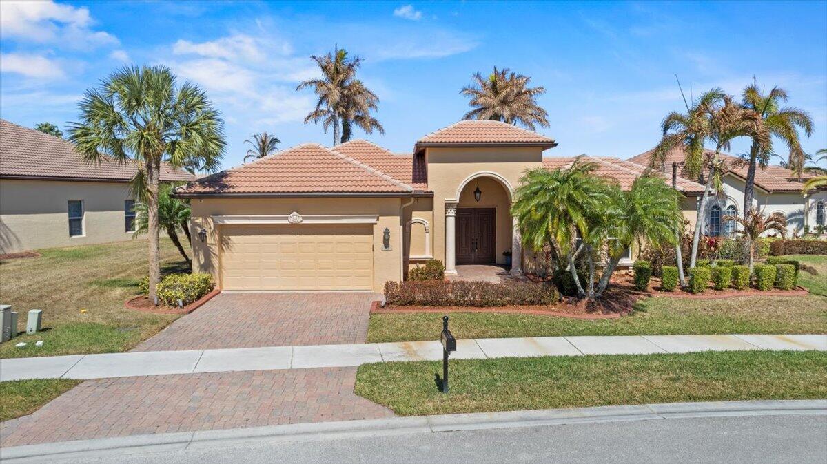 814 SW Saint Julien Court, Port St. Lucie, FL 34986, Port St. Lucie - Photo 4