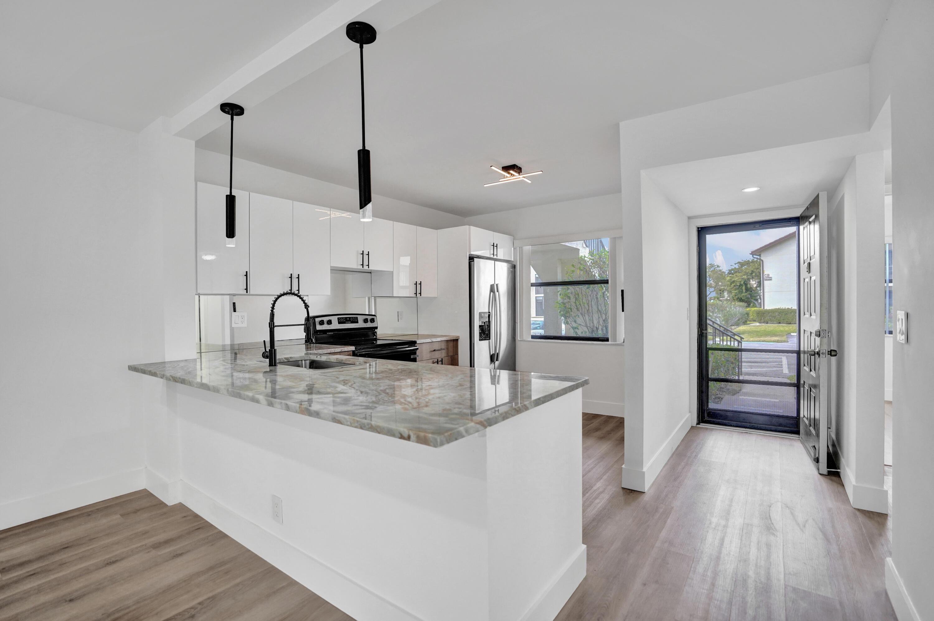 7674 Tahiti Lane 101, Lake Worth, FL 33467, Lake Worth - Photo 3