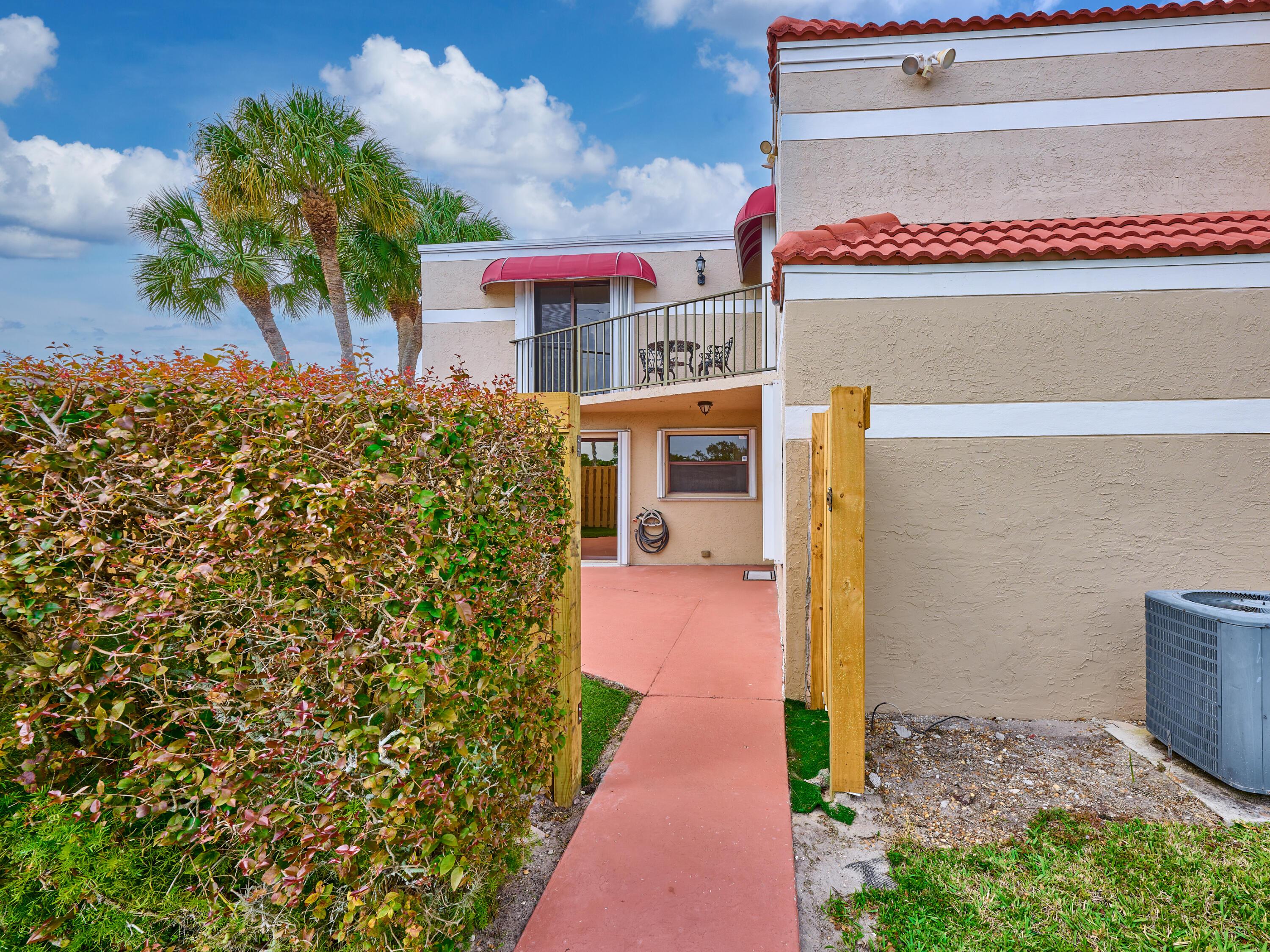 4065 Village Drive D, Delray Beach, FL 33445, Delray Beach - Photo 3