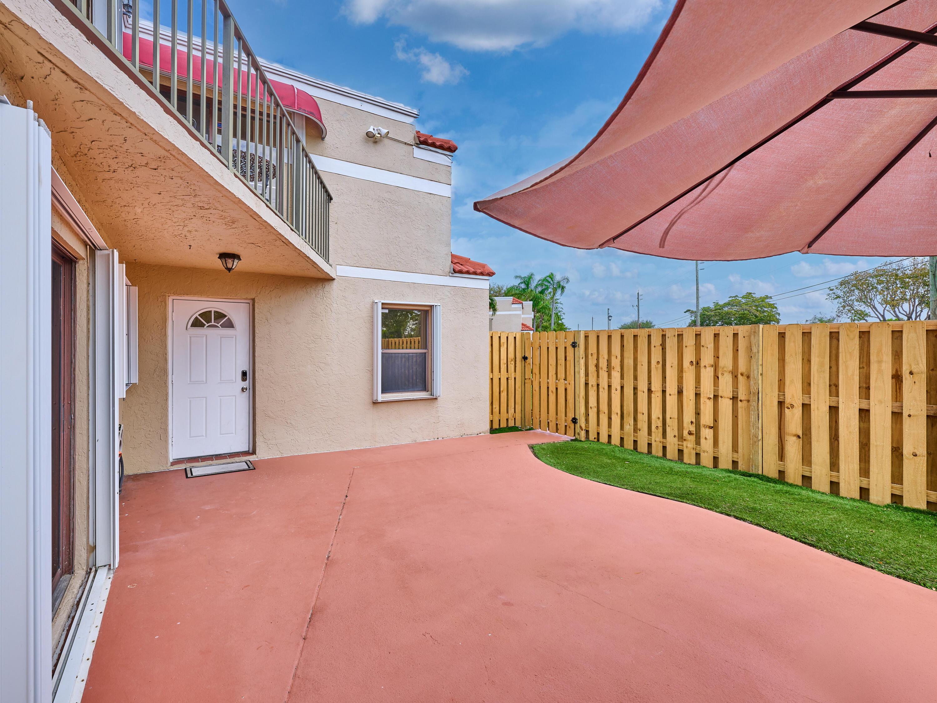4065 Village Drive D, Delray Beach, FL 33445, Delray Beach - Photo 5