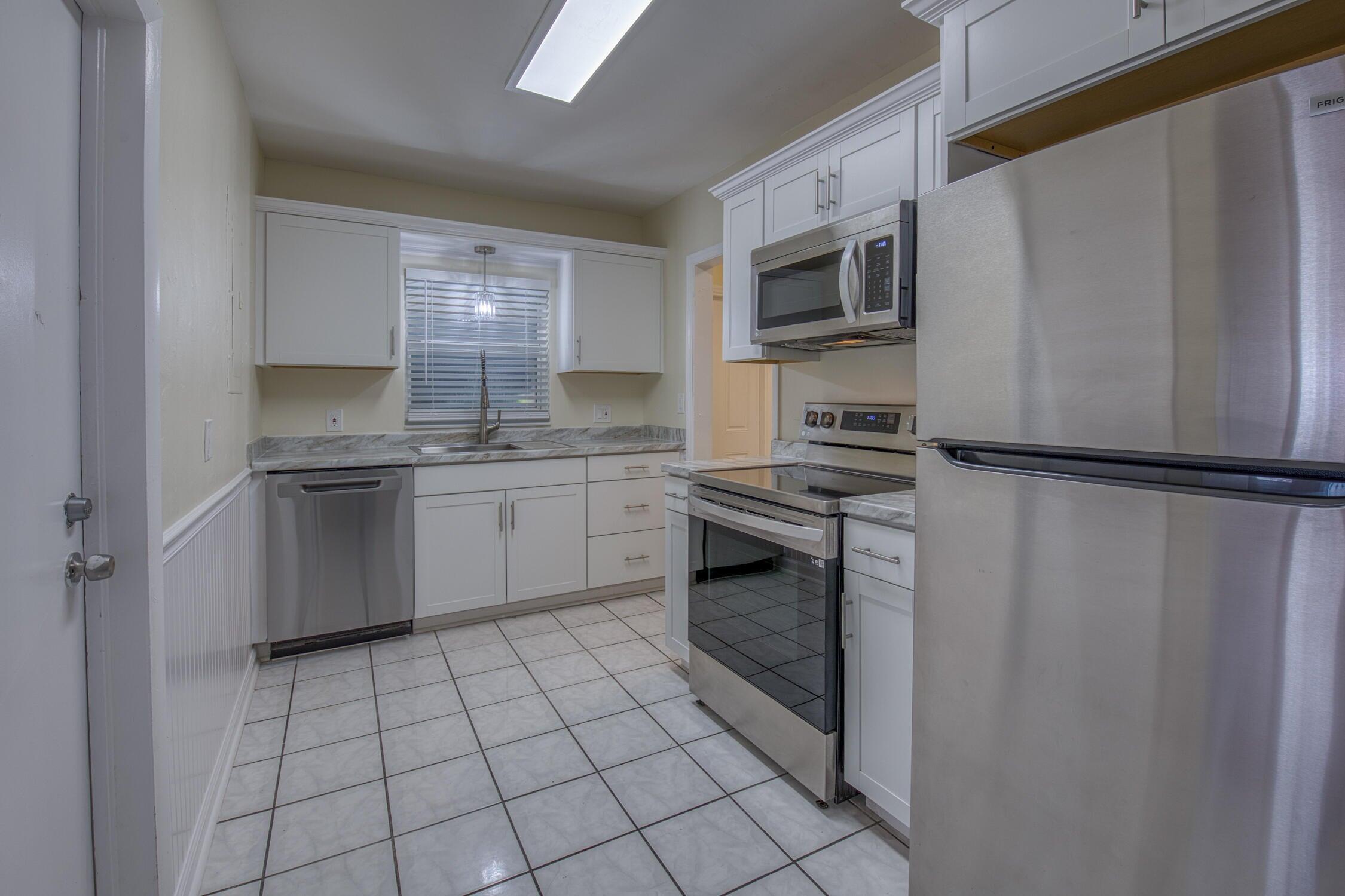 301 N Federal 5 And Attached Garage, Lake Worth Beach, FL 33460, Lake Worth Beach - Photo 4