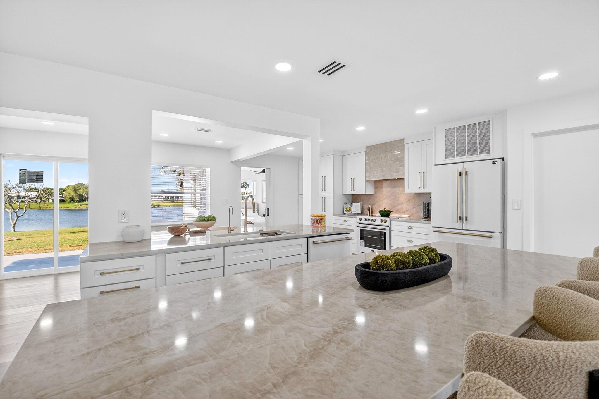2001 SW Roma Way SW, Boynton Beach, FL 33426, Boynton Beach - Photo 2