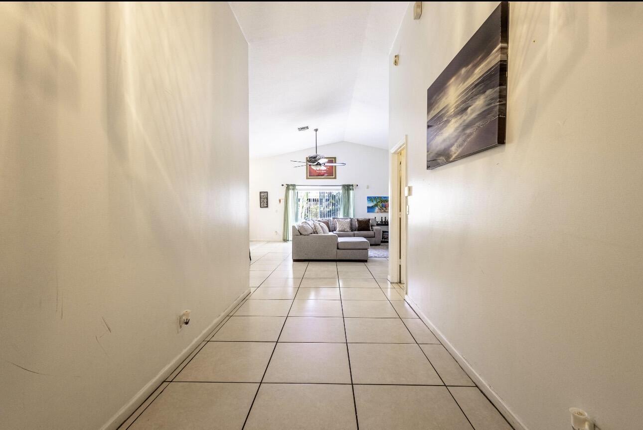 1029 Cape Cod Terrace, Greenacres, FL 33413, Greenacres - Photo 4