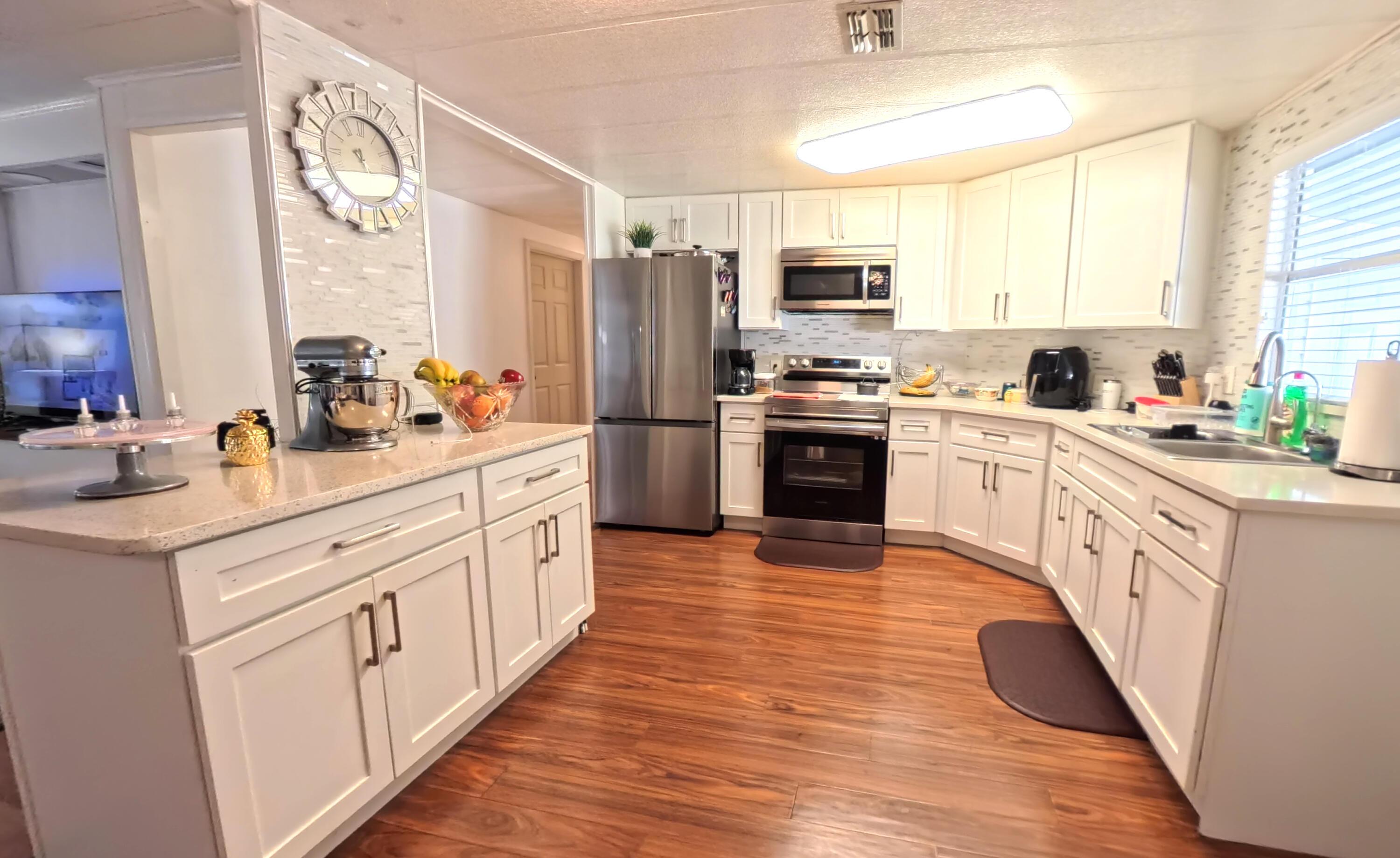 180 Shari Drive, West Palm Beach, FL 33409, West Palm Beach - Photo 4