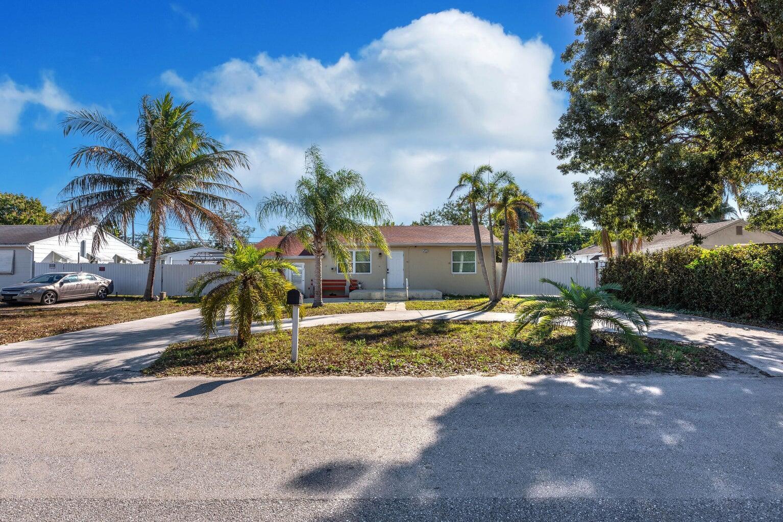 3914 Serubi Avenue, Palm Springs, FL 33461, Palm Springs - Photo 3