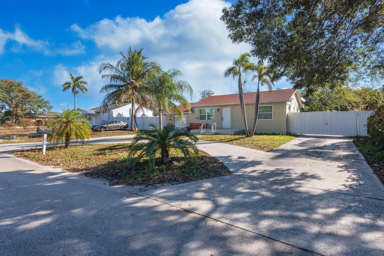 3914 Serubi Avenue, Palm Springs, FL 33461, Palm Springs - Photo 2