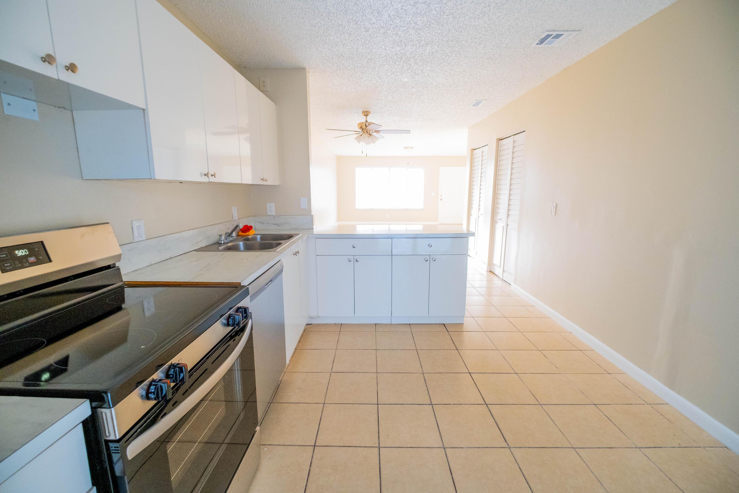 4763 Orleans Court C, West Palm Beach, FL 33415, West Palm Beach - Photo 4