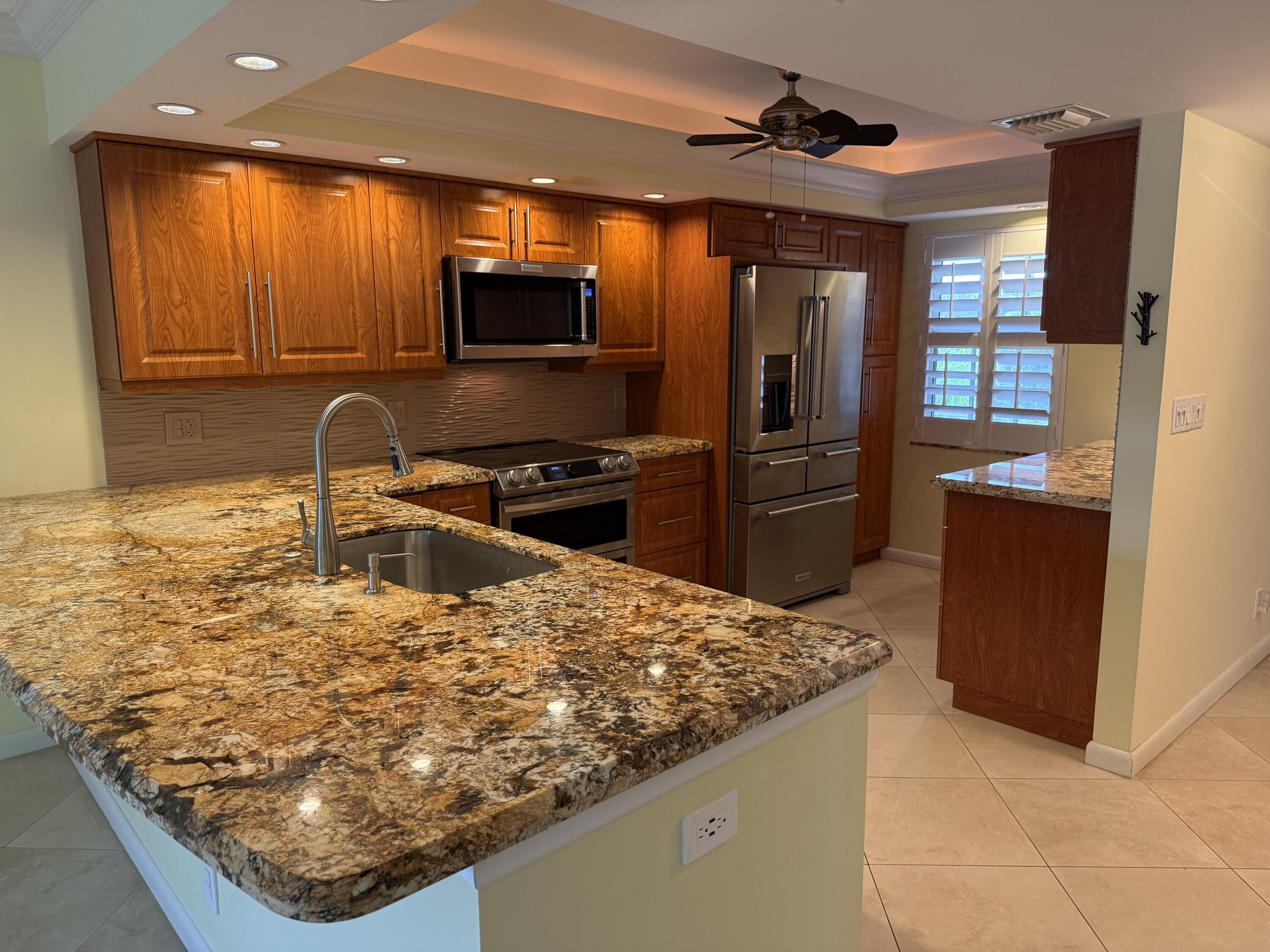 3930 Oaks Clubhouse Drive 408, Pompano Beach, FL 33069, Pompano Beach - Photo 2