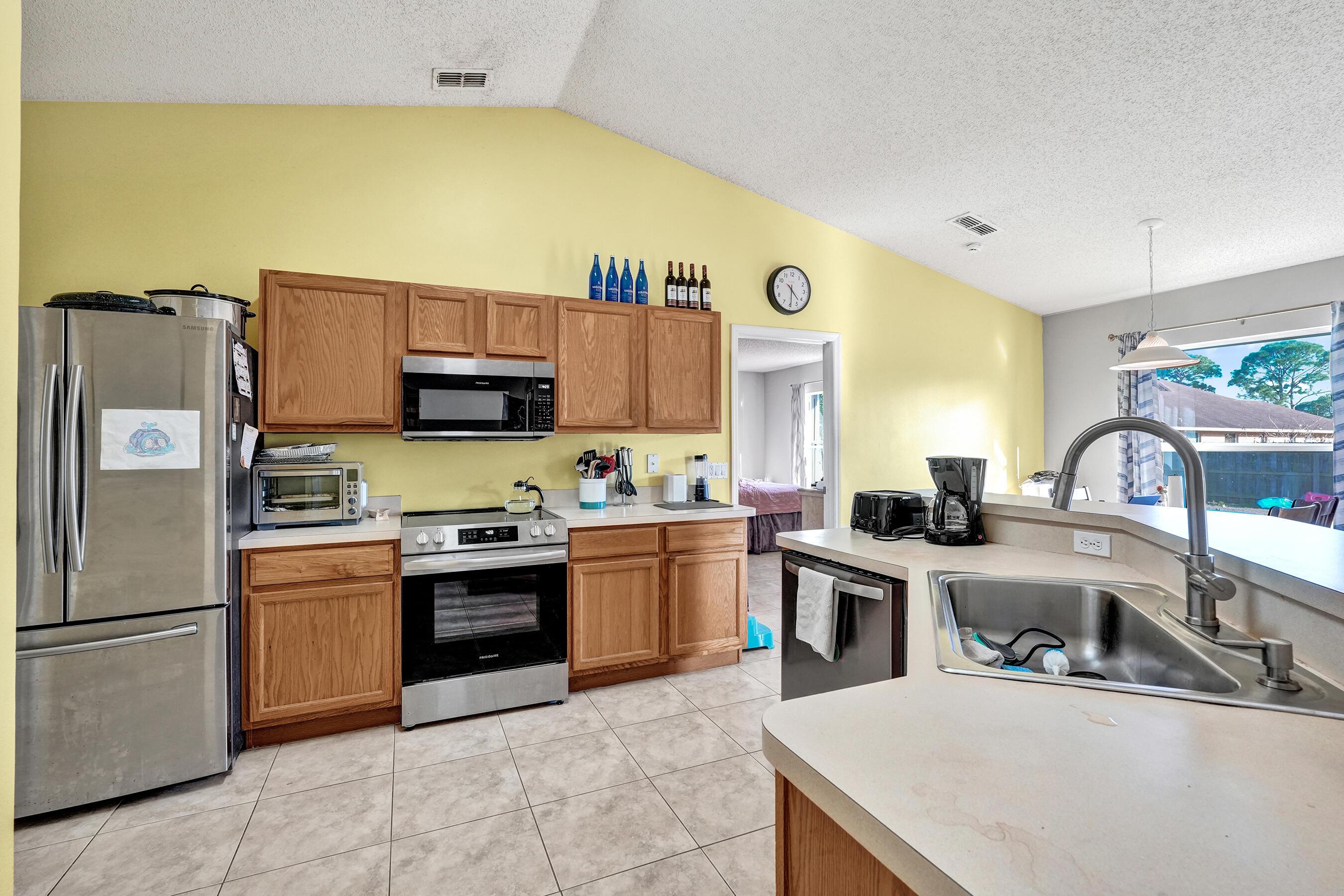 1020 SW Barbarosa Avenue, Port St. Lucie, FL 34953, Port St. Lucie - Photo 4