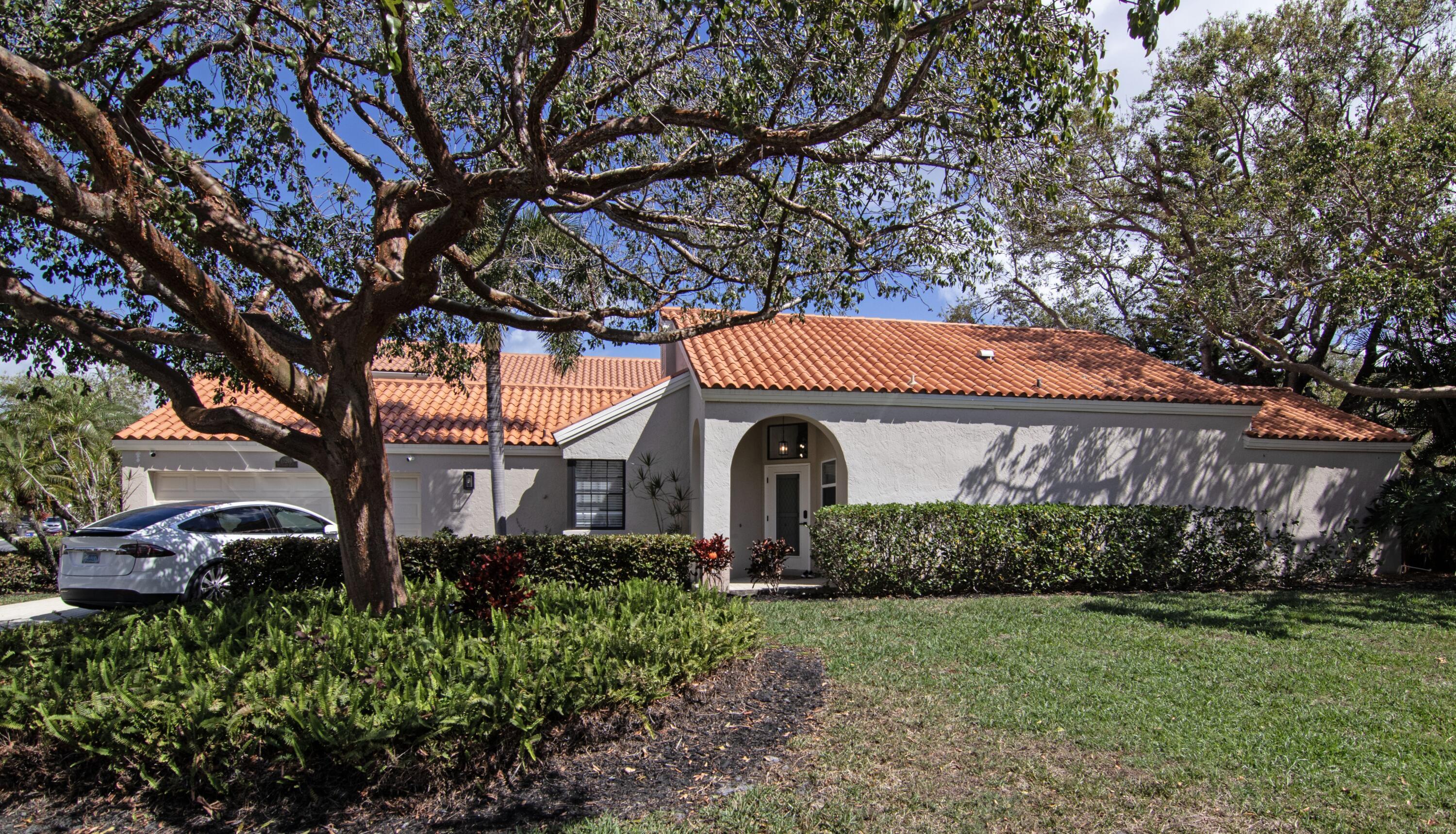 13266 Saint Tropez Circle, Palm Beach Gardens, FL 33410, Palm Beach Gardens - Photo 2