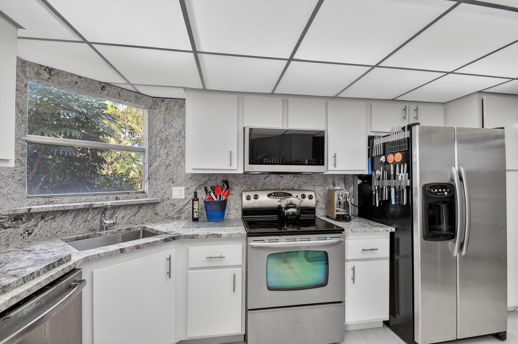 3524 Via Poinciana 303, Lake Worth, FL 33467, Lake Worth - Photo 4