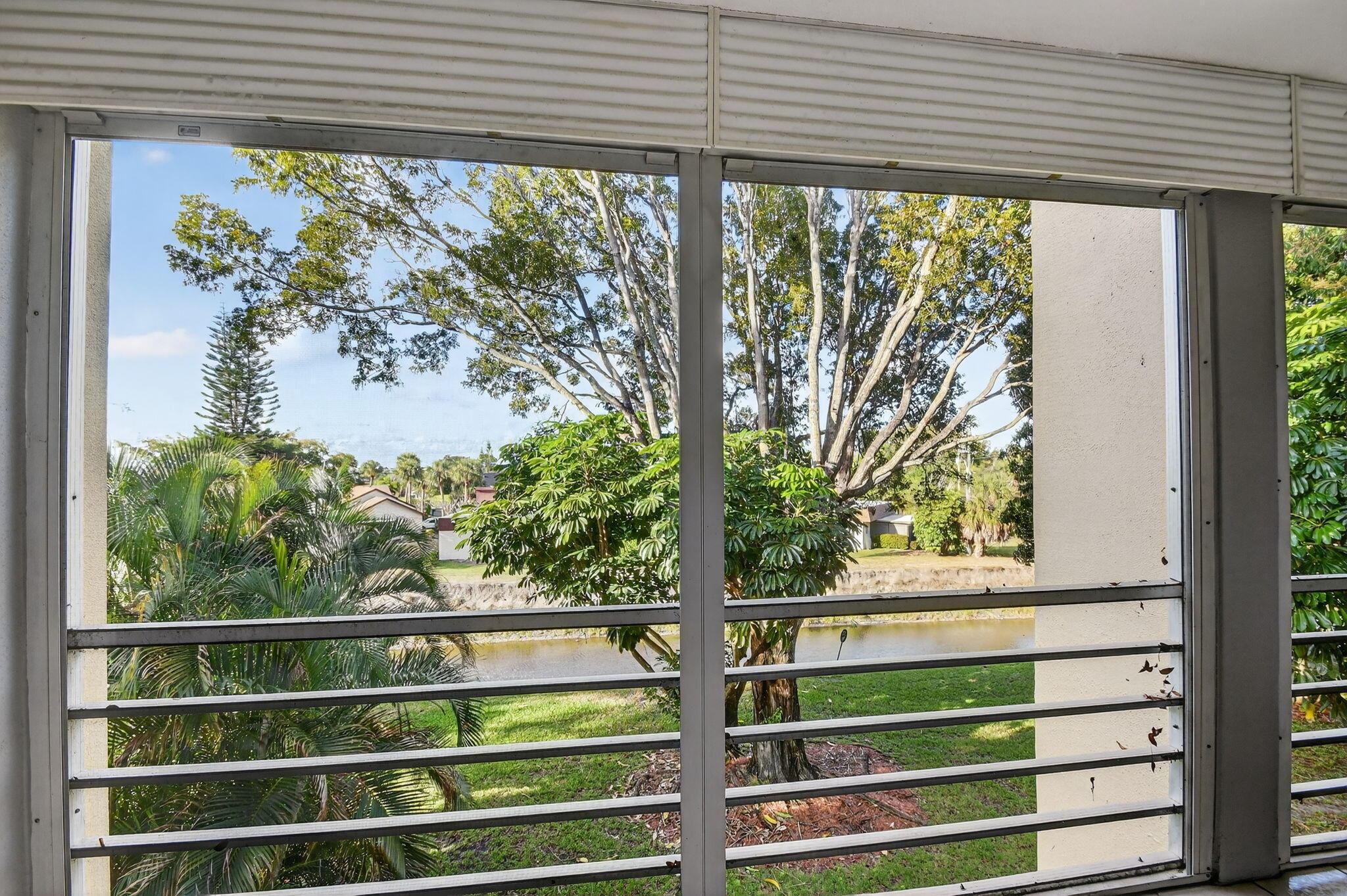 3524 Via Poinciana 303, Lake Worth, FL 33467, Lake Worth - Photo 4