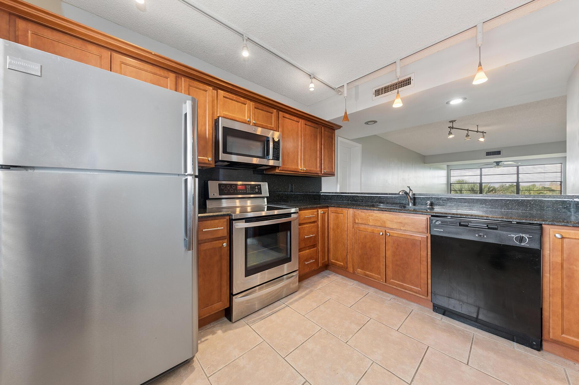 3507 Village Boulevard 402, West Palm Beach, FL 33409, West Palm Beach - Photo 3