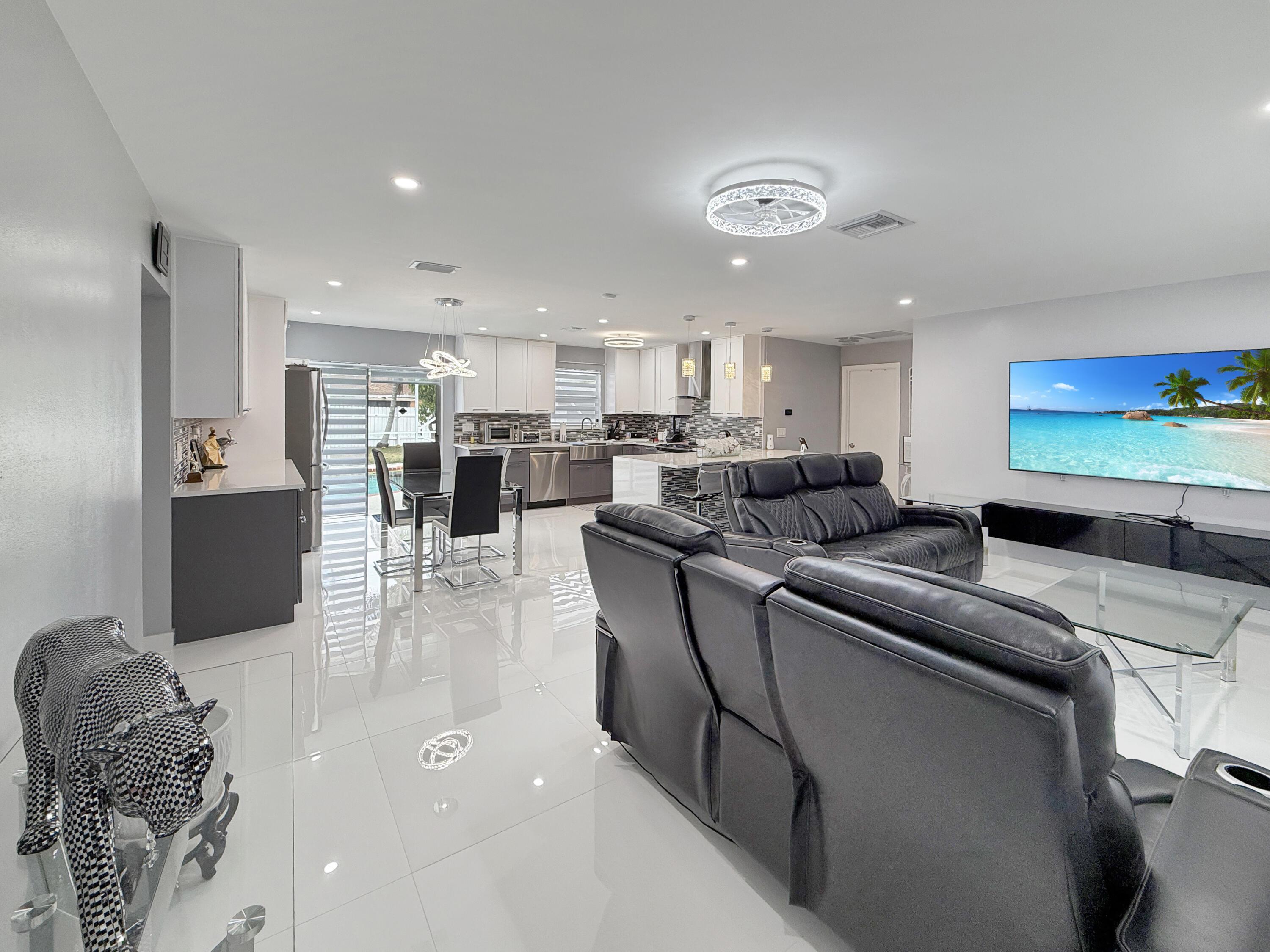 110 Bobwhite Road, Royal Palm Beach, FL 33411, Royal Palm Beach - Photo 4