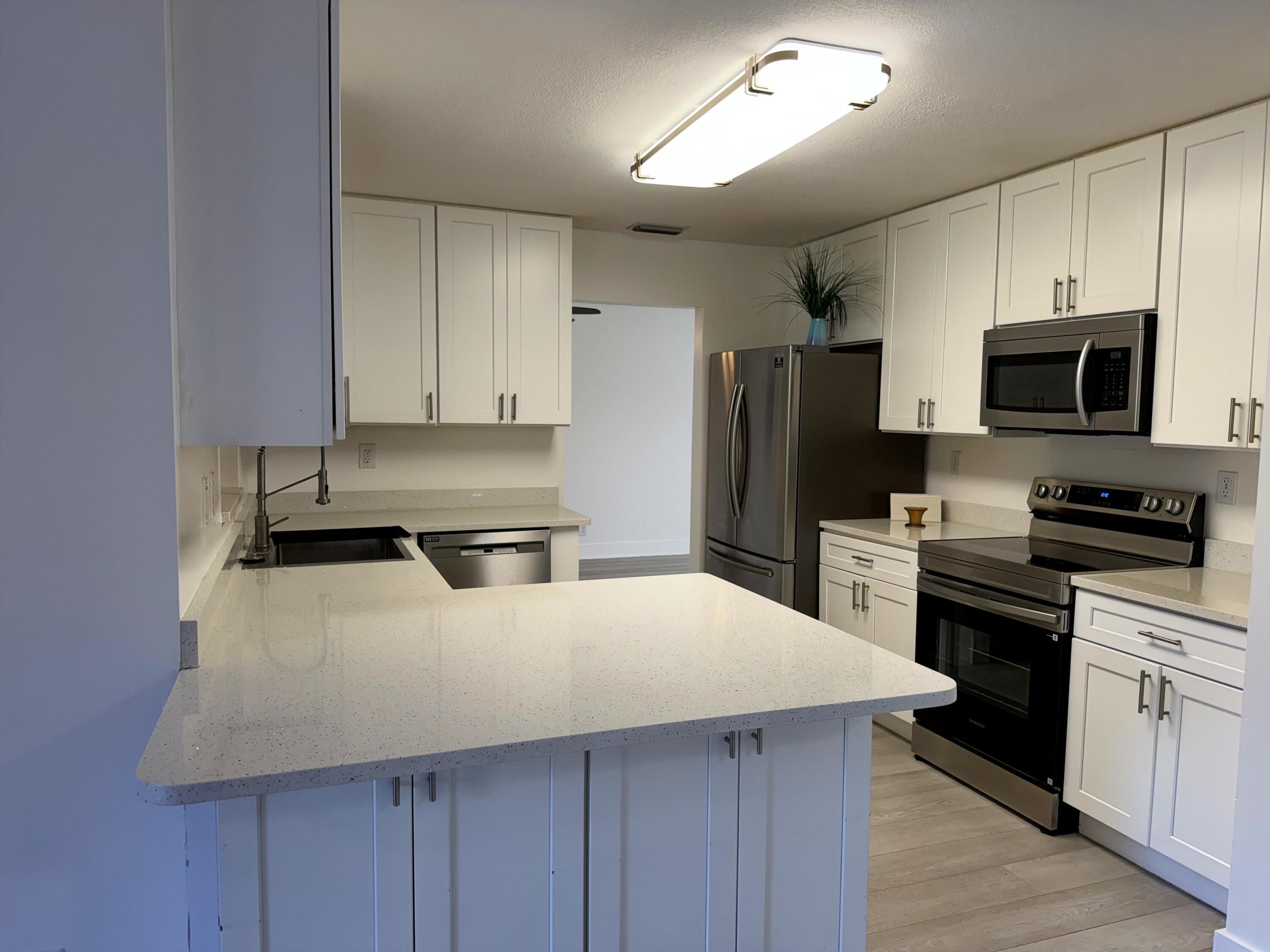 221 Bilbao Street, Royal Palm Beach, FL 33411, Royal Palm Beach - Photo 2