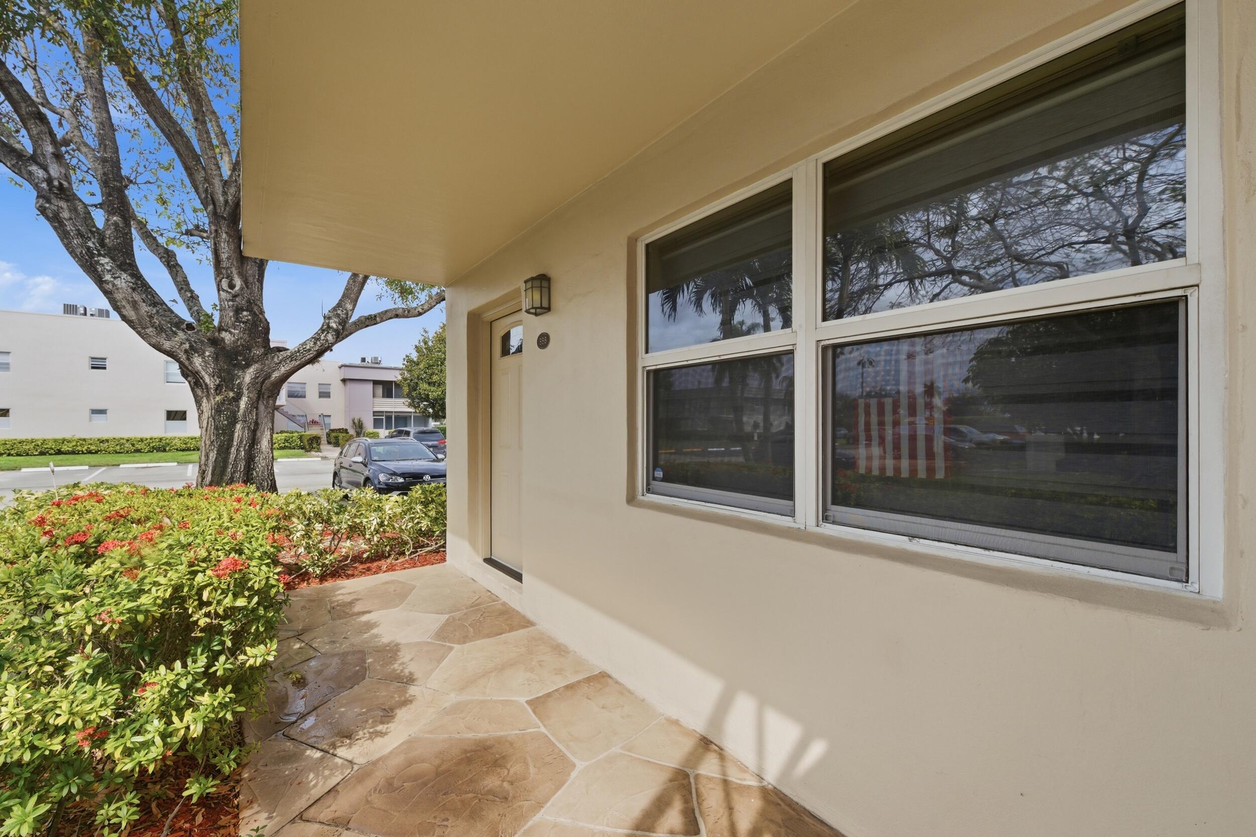 888 Flanders S, Delray Beach, FL 33484, Delray Beach - Photo 2