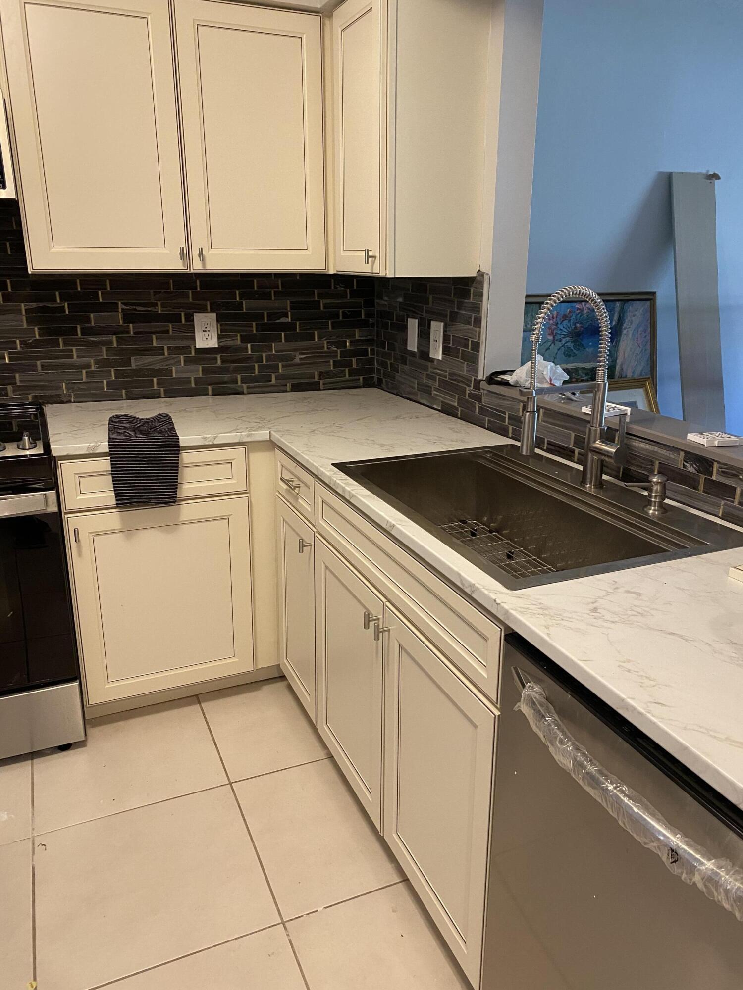 5951 Regal Glen Drive 105, Boynton Beach, FL 33437, Boynton Beach - Photo 5