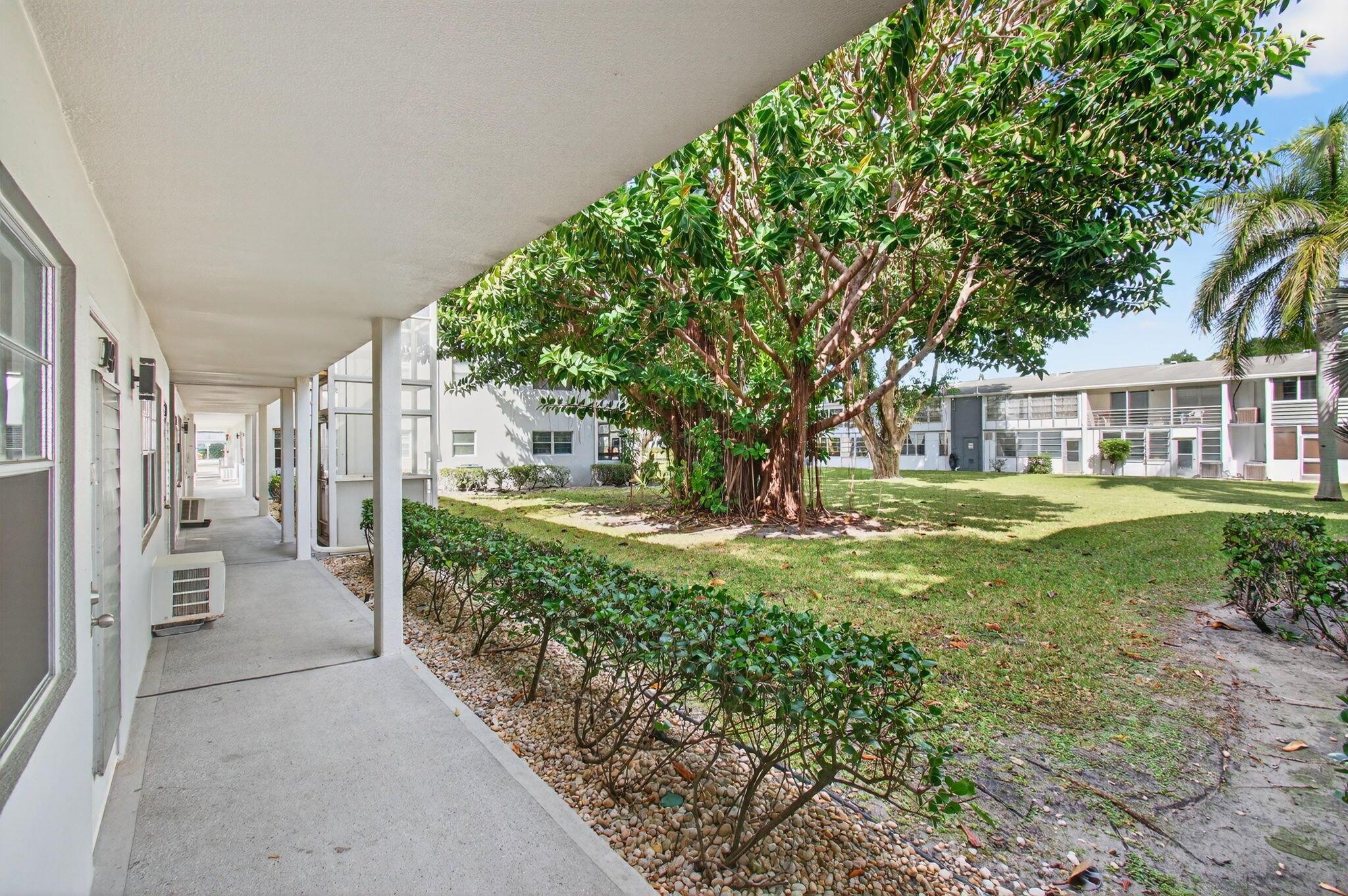 247 Ventnor R, Deerfield Beach, FL 33442, Deerfield Beach - Photo 3