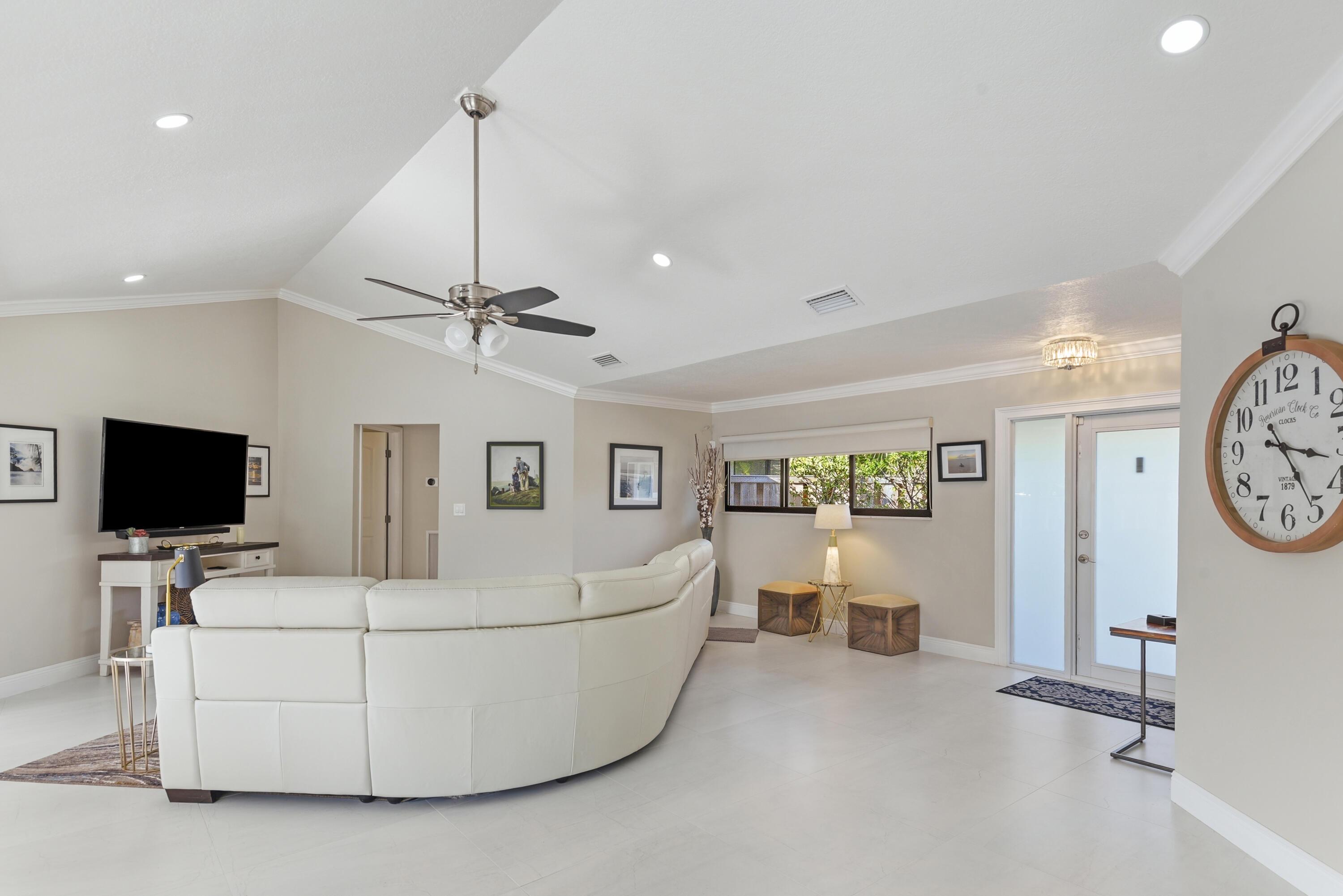 1127 E Seminole Avenue 15c, Jupiter, FL 33477, Jupiter - Photo 3