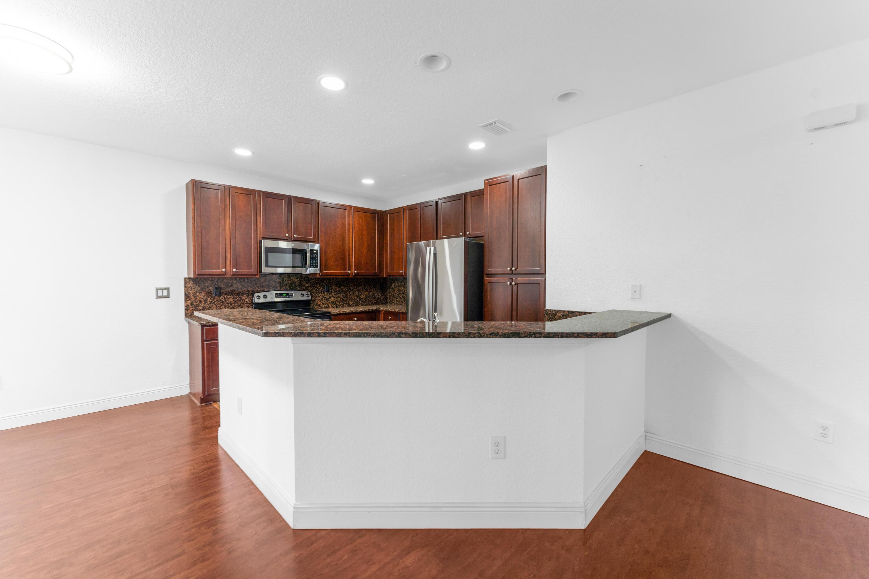 6077 Grand Cypress Circle W, Coconut Creek, FL 33073, Coconut Creek - Photo 4