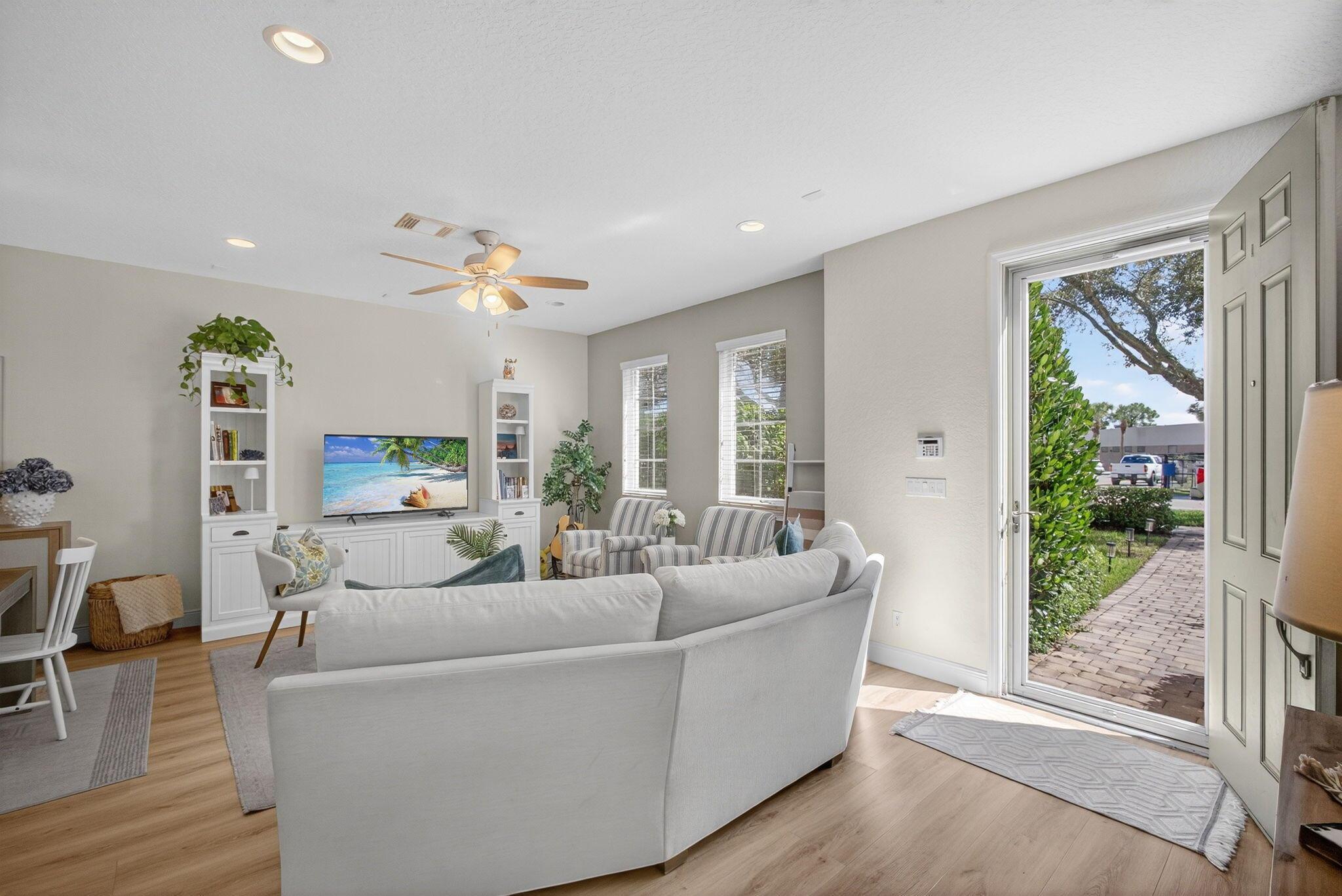 555 Dakota Drive, Jupiter, FL 33458, Jupiter - Photo 5