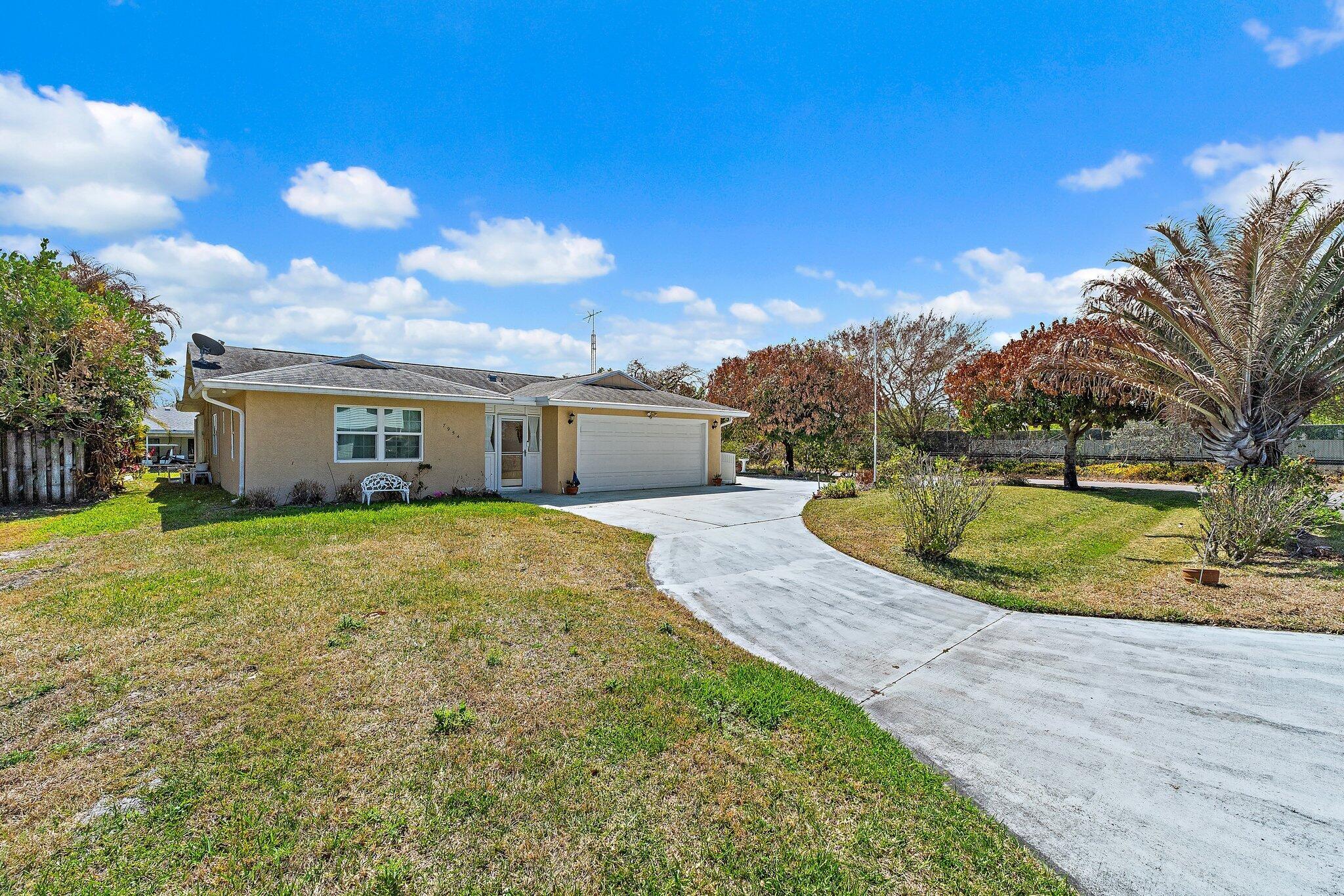 7954 SE Carlton Street E, Hobe Sound, FL 33455, Hobe Sound - Photo 2