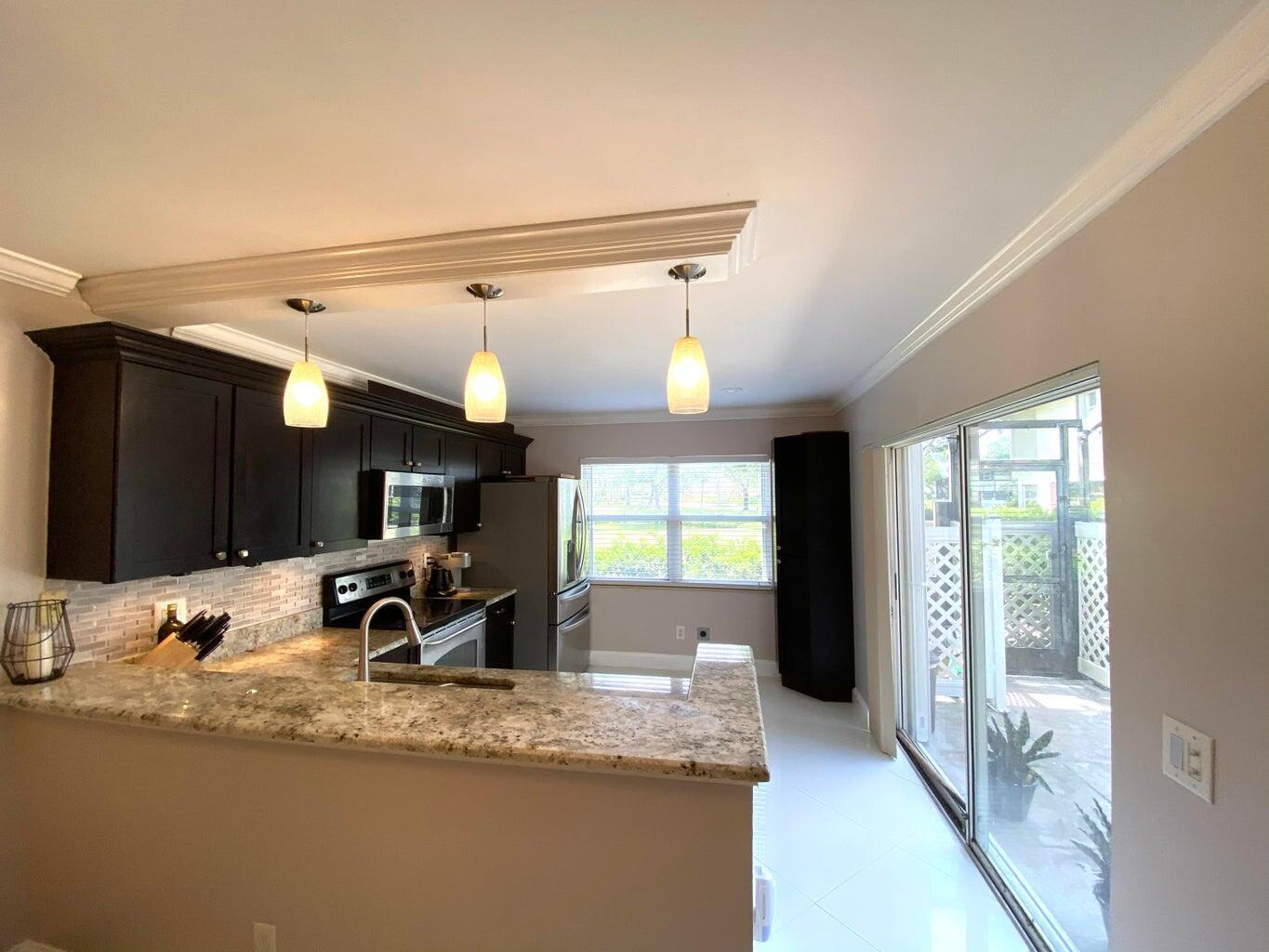 40 Essex Court A, Royal Palm Beach, FL 33411, Royal Palm Beach - Photo 5