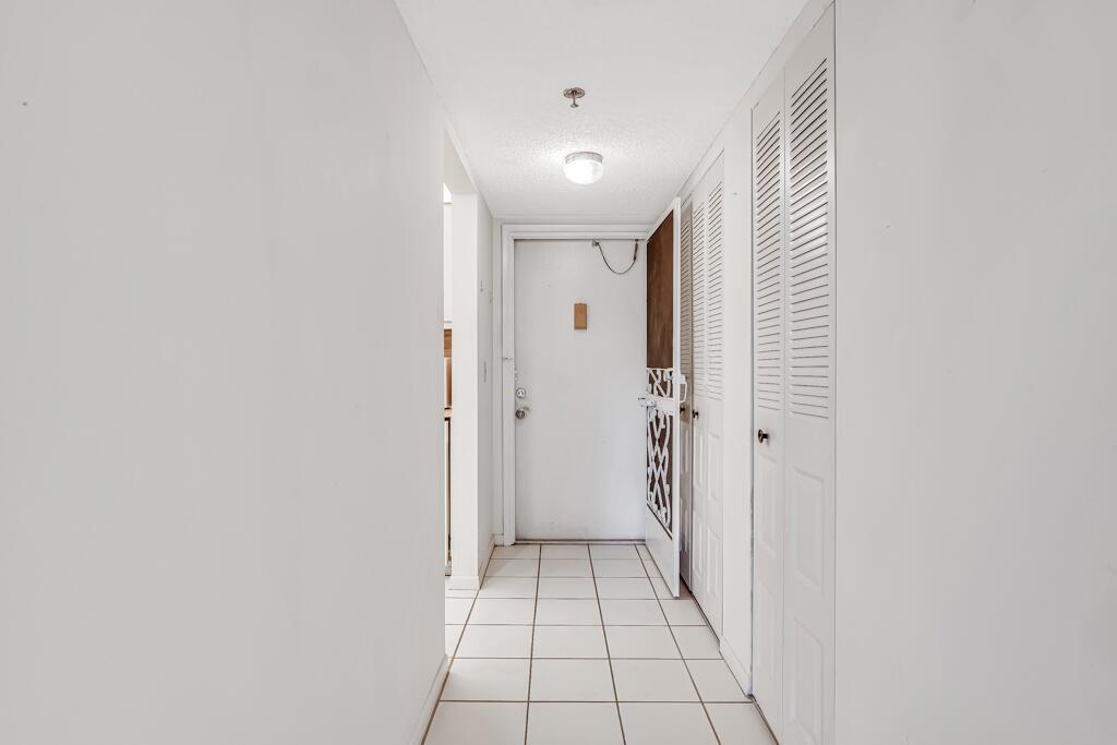 4640 Lucerne Lakes Boulevard 206, Lake Worth, FL 33467, Lake Worth - Photo 3