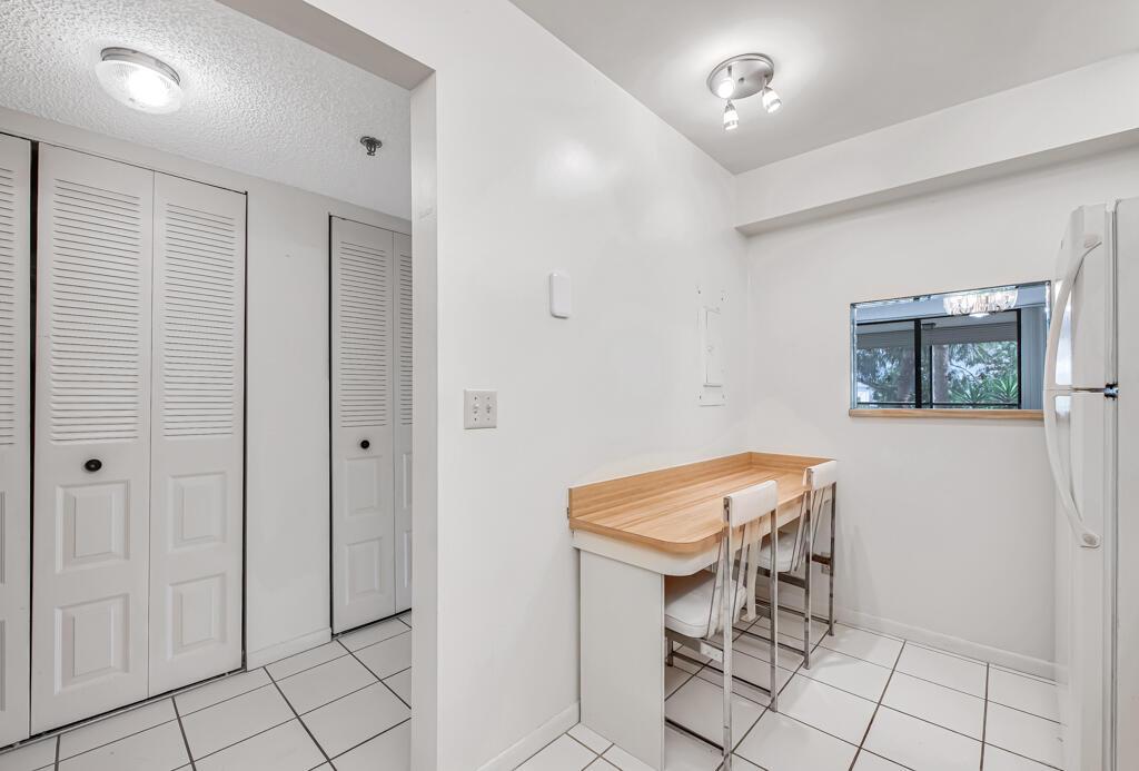 4640 Lucerne Lakes Boulevard 206, Lake Worth, FL 33467, Lake Worth - Photo 5