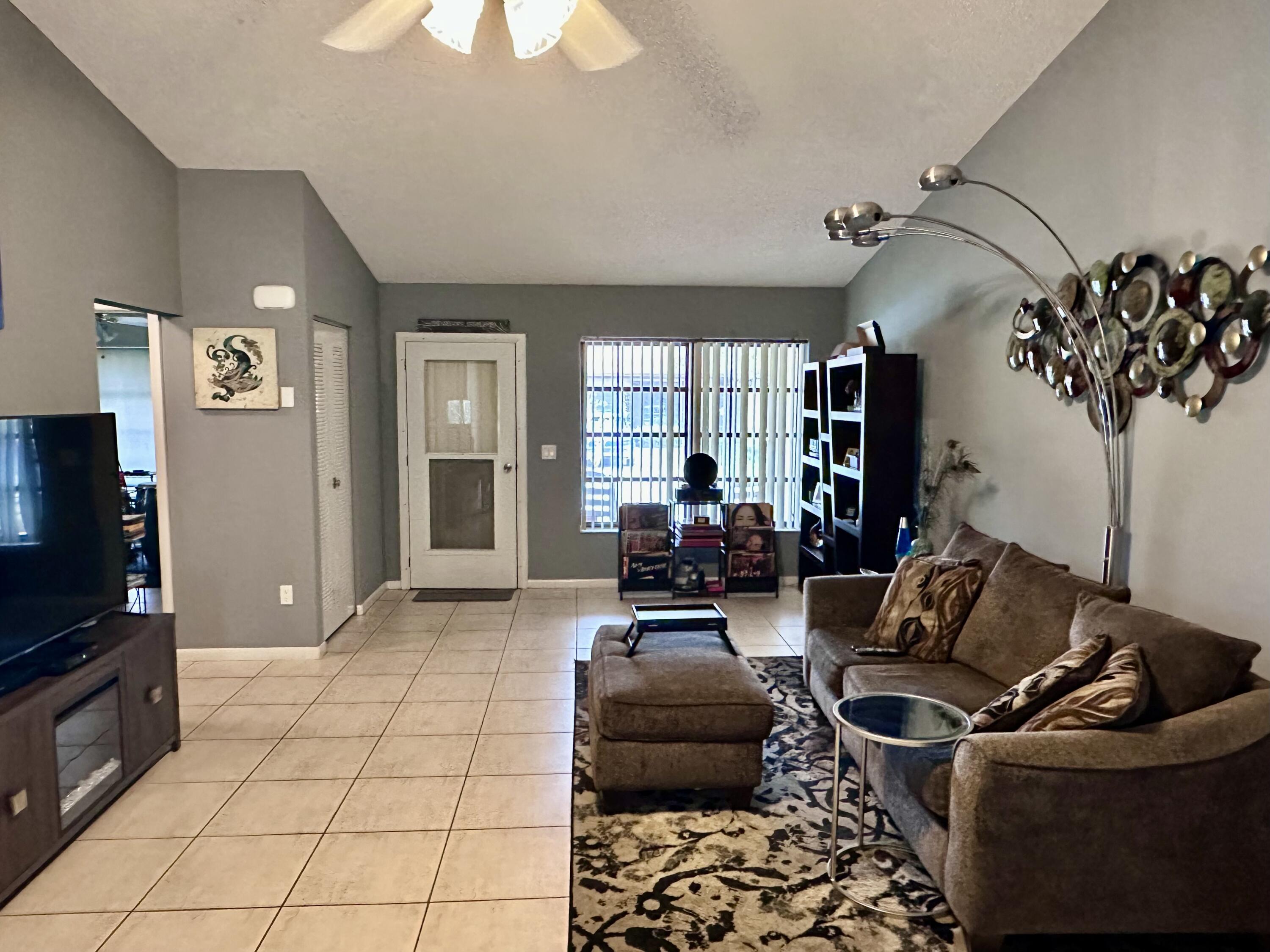 6273 Tall Cypress Circle, Greenacres, FL 33463, Greenacres - Photo 5