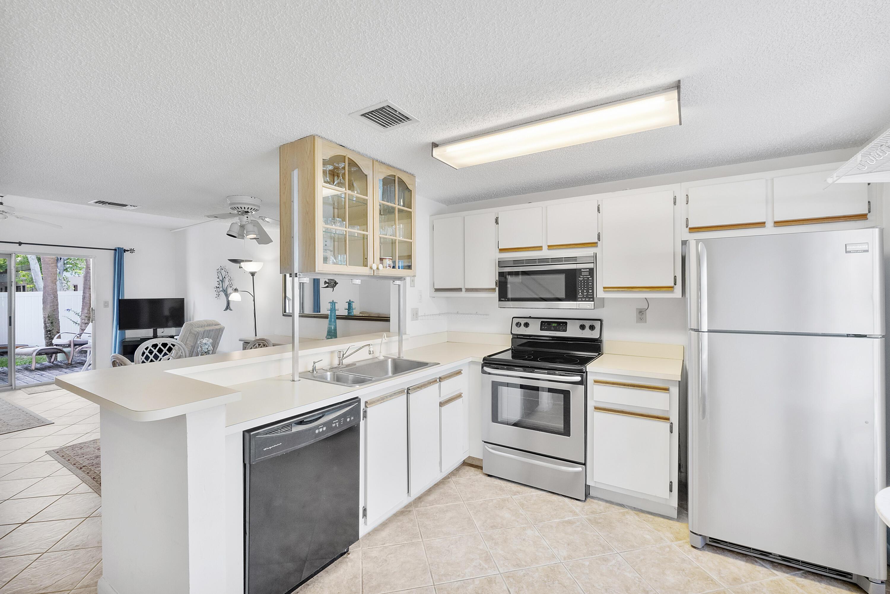 2871 NE 15th Street, Pompano Beach, FL 33062, Pompano Beach - Photo 4