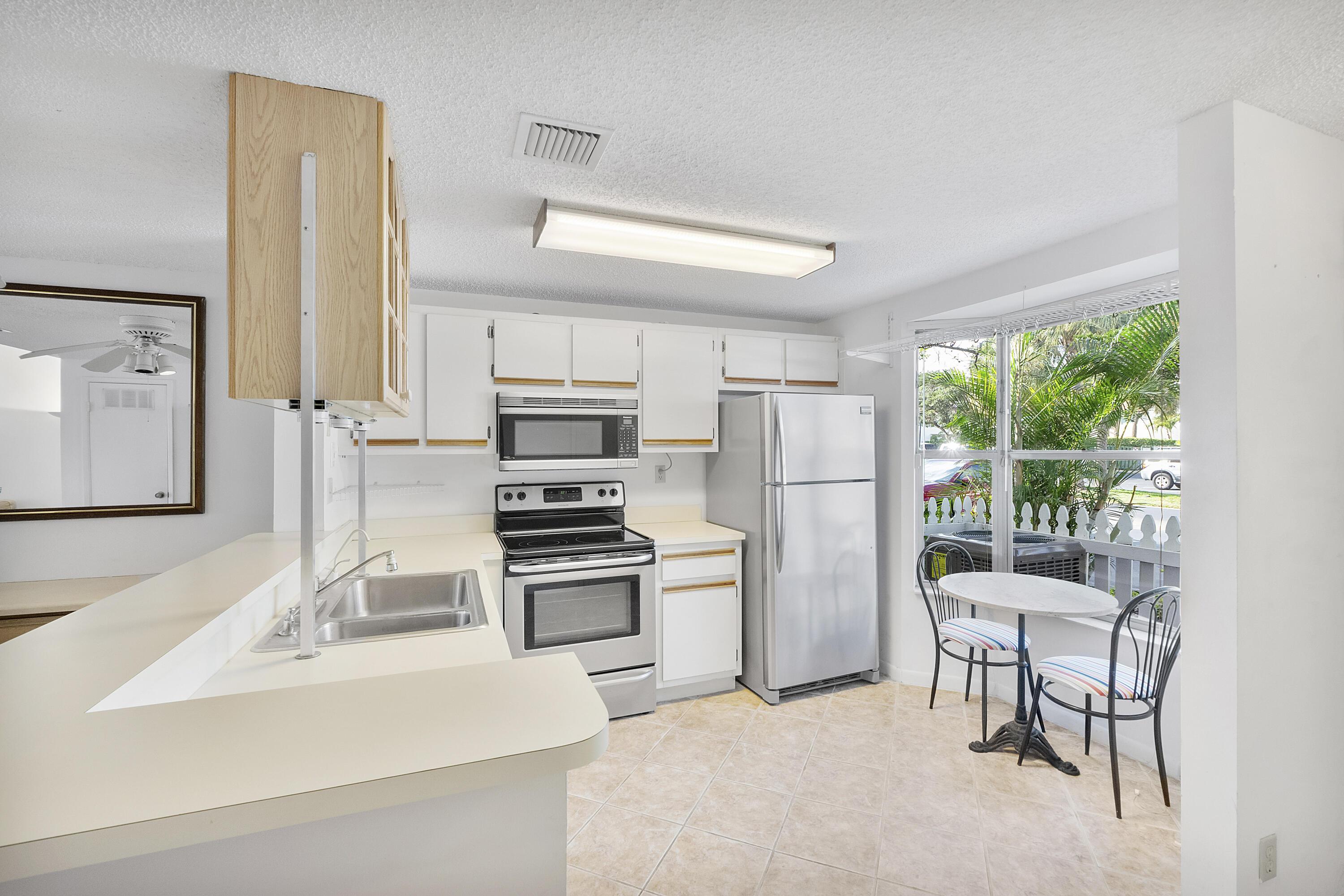 2871 NE 15th Street, Pompano Beach, FL 33062, Pompano Beach - Photo 3