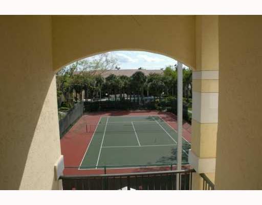 530 S Park Road 36-11, Hollywood, FL 33020, Hollywood - Photo 4