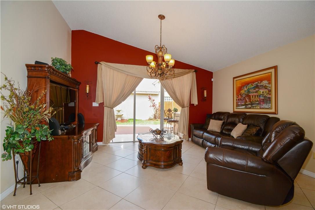 1052 NW 170th Avenue, Pembroke Pines, FL 33028, Pembroke Pines - Photo 3