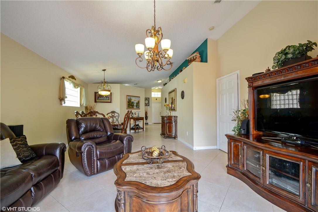 1052 NW 170th Avenue, Pembroke Pines, FL 33028, Pembroke Pines - Photo 4
