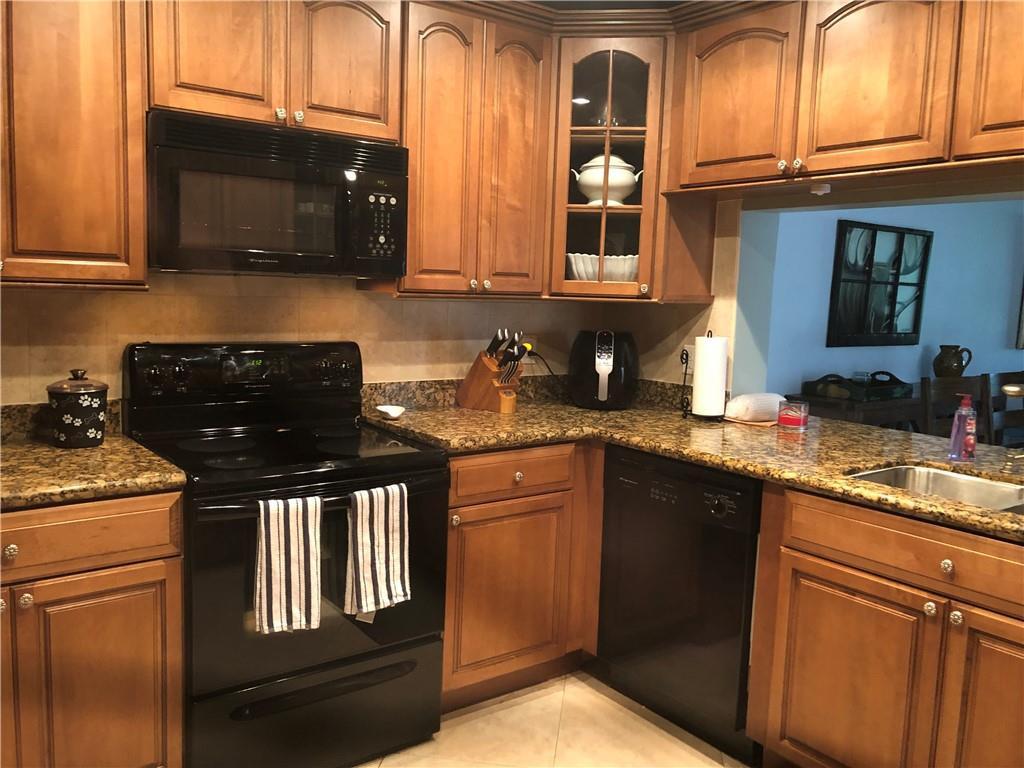 16072 Fairway Circle 7, Weston, FL 33326, Weston - Photo 2