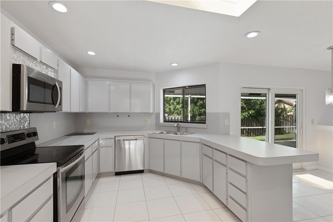 703 NW 102nd Way, Plantation, FL 33324, Plantation - Photo 3