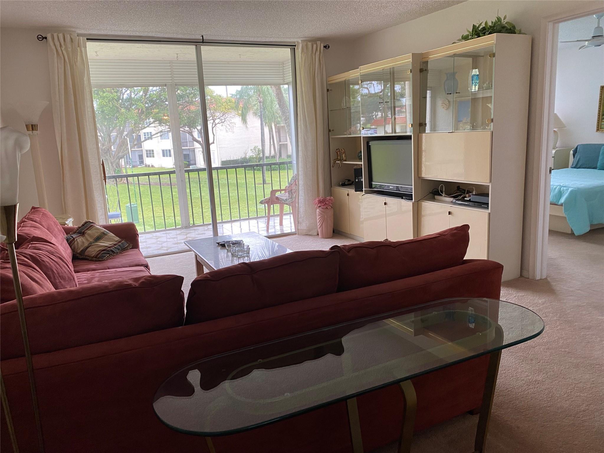 811 S Hollybrook Drive 203, Pembroke Pines, FL 33025, Pembroke Pines - Photo 2