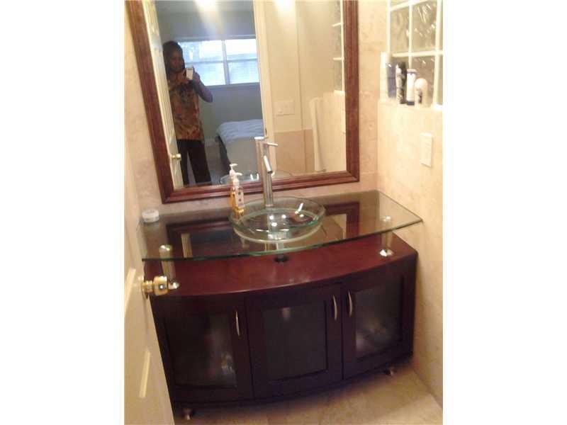 , Lauderhill - Photo 4