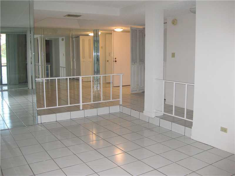 3750 Inverrary Drive 1B, Lauderhill, FL 33319, Lauderhill - Photo 4