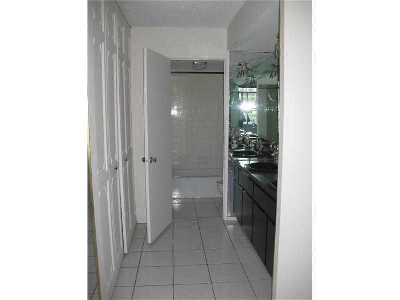 3750 Inverrary Drive 1B, Lauderhill, FL 33319, Lauderhill - Photo 2