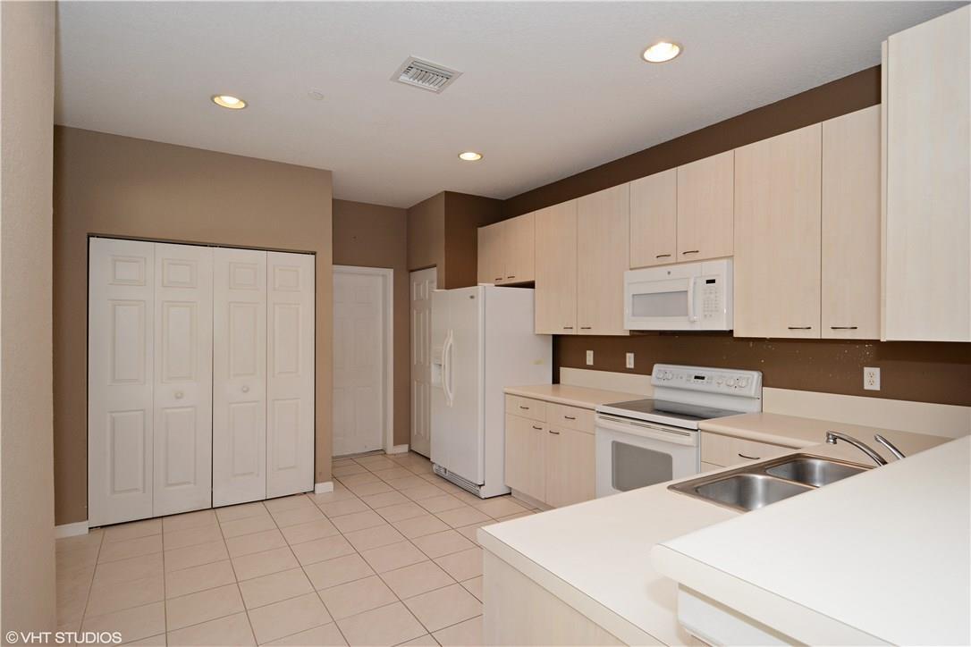 4299 Vineyard Circle 4, Weston, FL 33332, Weston - Photo 2