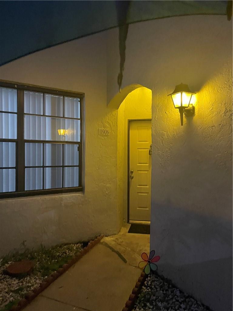 11906 NW 11th Street 11906, Pembroke Pines, FL 33026, Pembroke Pines - Photo 3