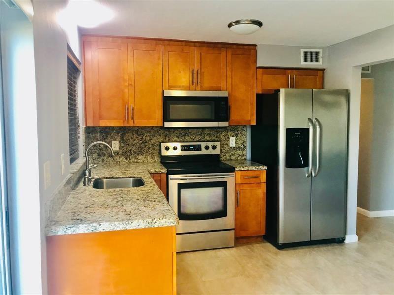 1449 N 14 102, Hollywood, FL 33020, Hollywood - Photo 2