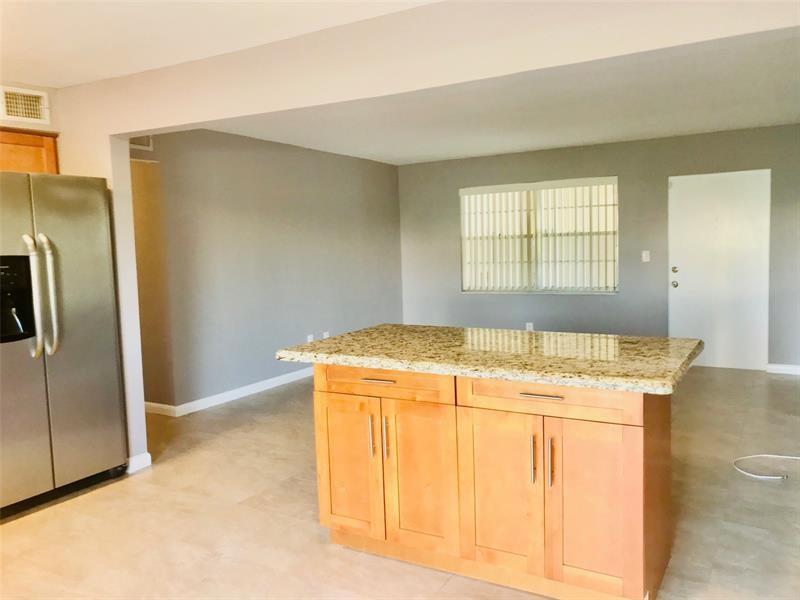 1449 N 14 102, Hollywood, FL 33020, Hollywood - Photo 3