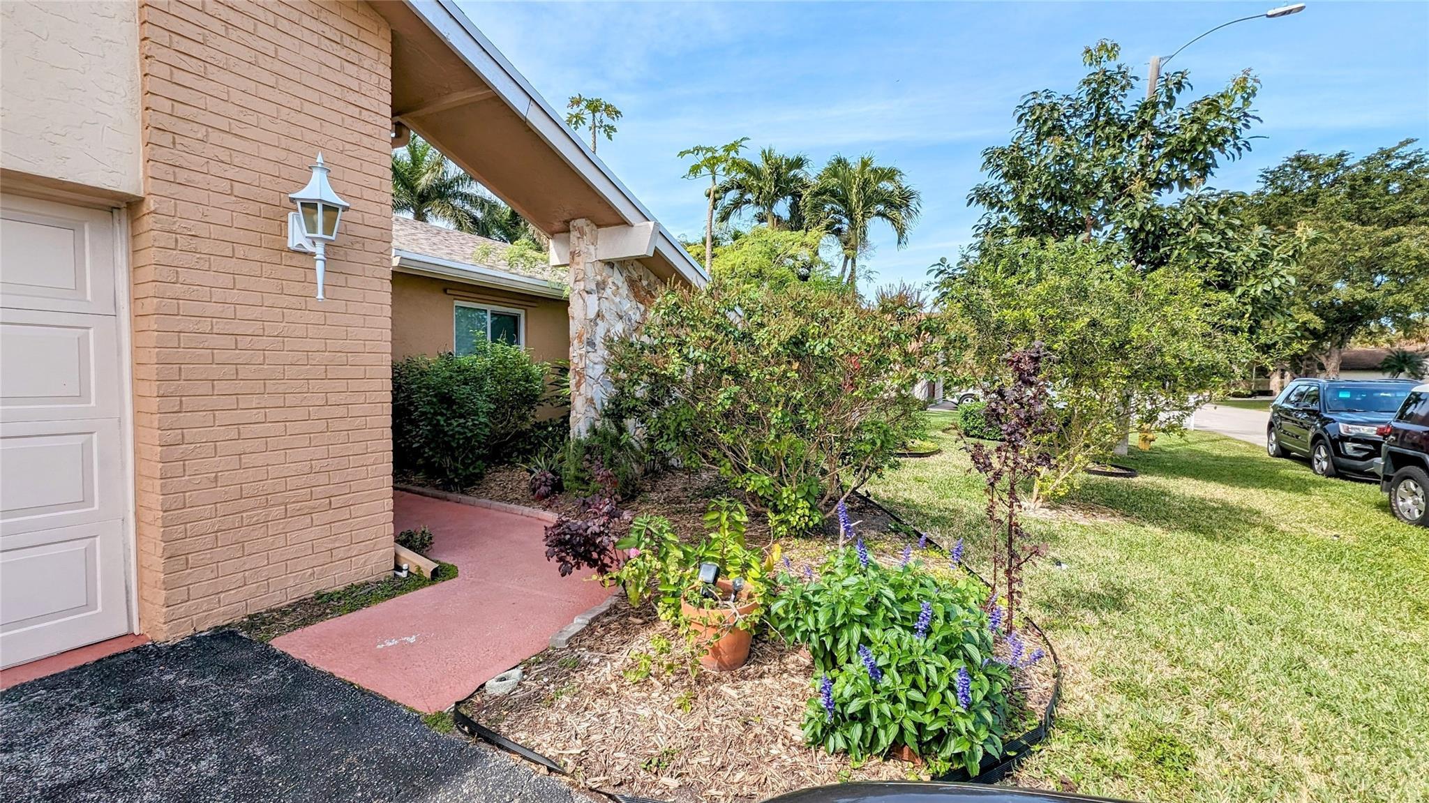 8105 Nutmeg Way, Tamarac, FL 33321, Tamarac - Photo 2