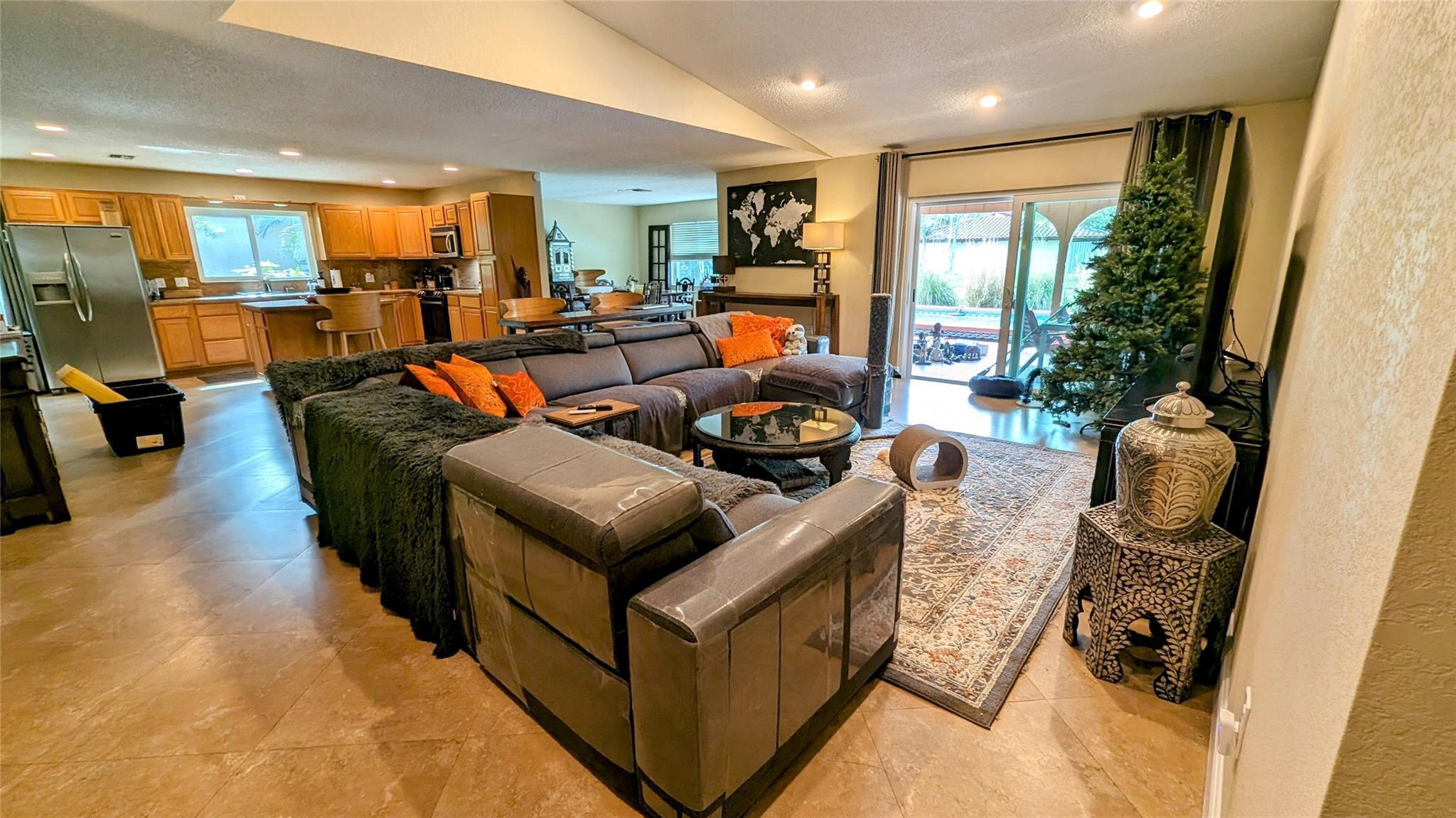 8105 Nutmeg Way, Tamarac, FL 33321, Tamarac - Photo 4